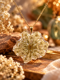 Éclat de dentelle - Collier fleurs de carotte sauvage en résine | Bijou floral