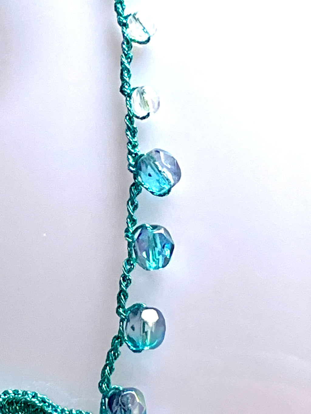 Collier sautoir perles de verre tons bleutés&violet - Aux fleurs de Chloé Collier sautoir perles de verre tons bleutés&violet Collier Collier