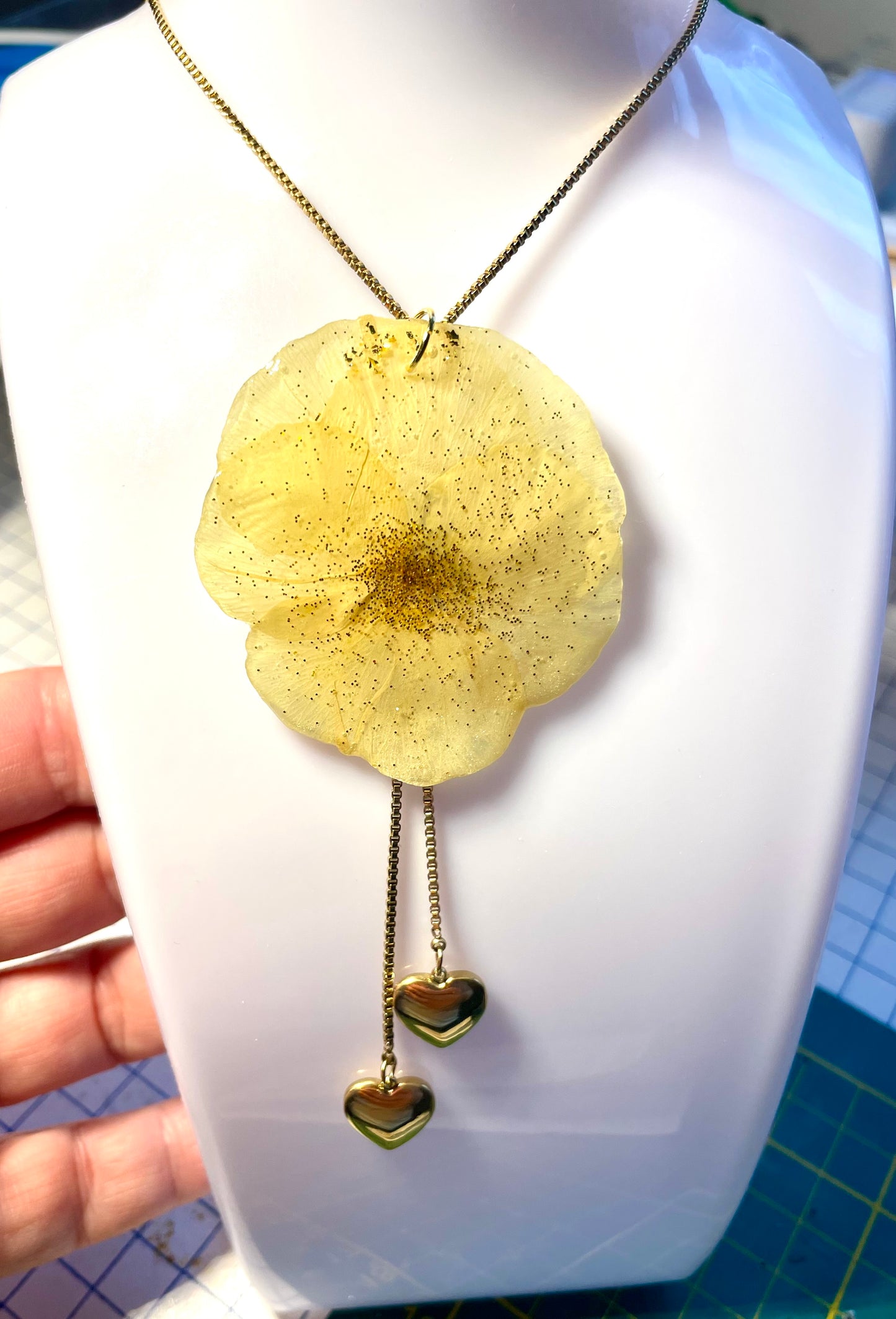Collier ajustable grande Pensée jaune - Aux fleurs de Chloé Collier ajustable grande Pensée jaune Collier Collier
