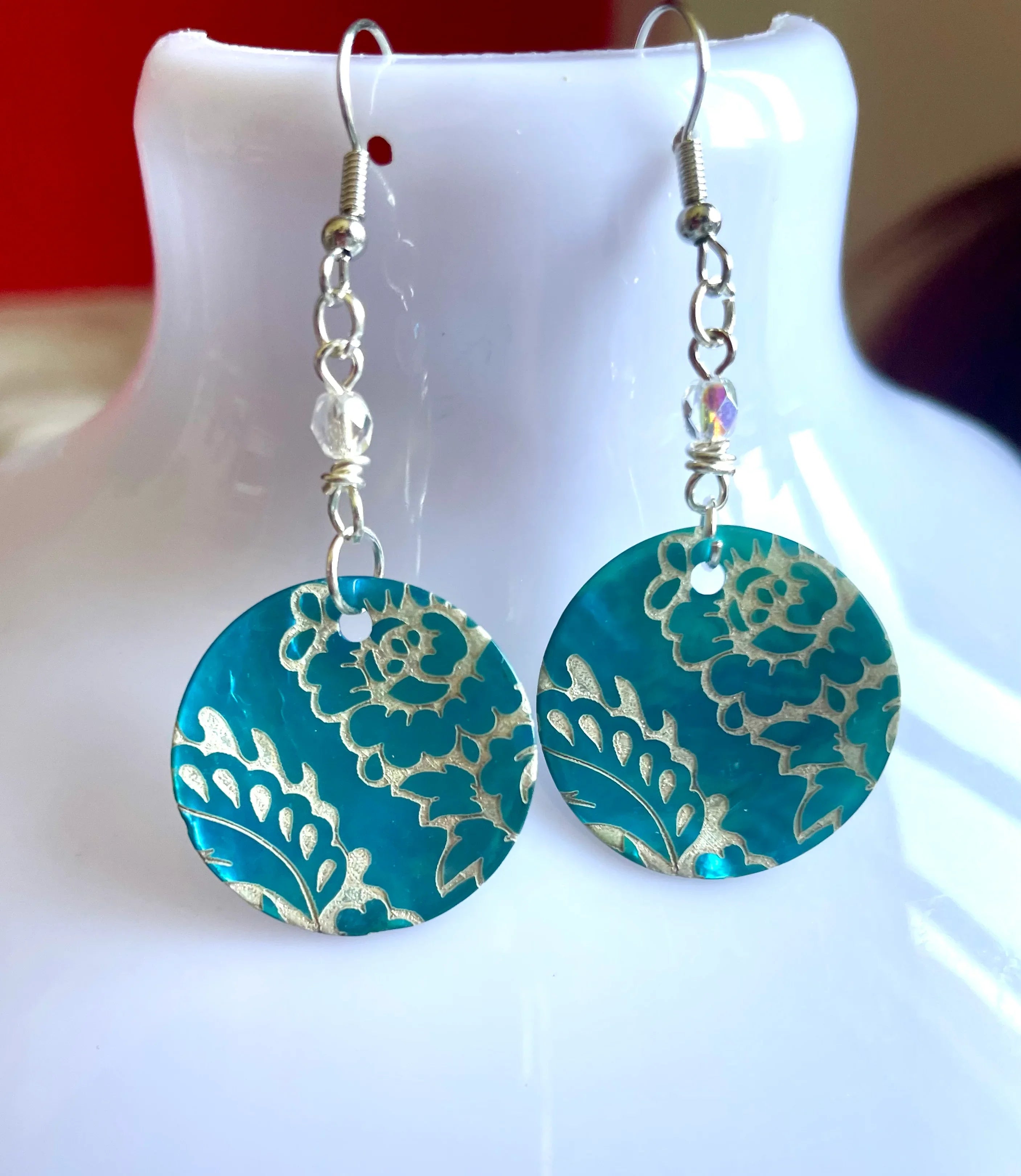 Boucles d’oreilles sequins de nacre bleus - Aux fleurs de Chloé Boucles d’oreilles sequins de nacre bleus  