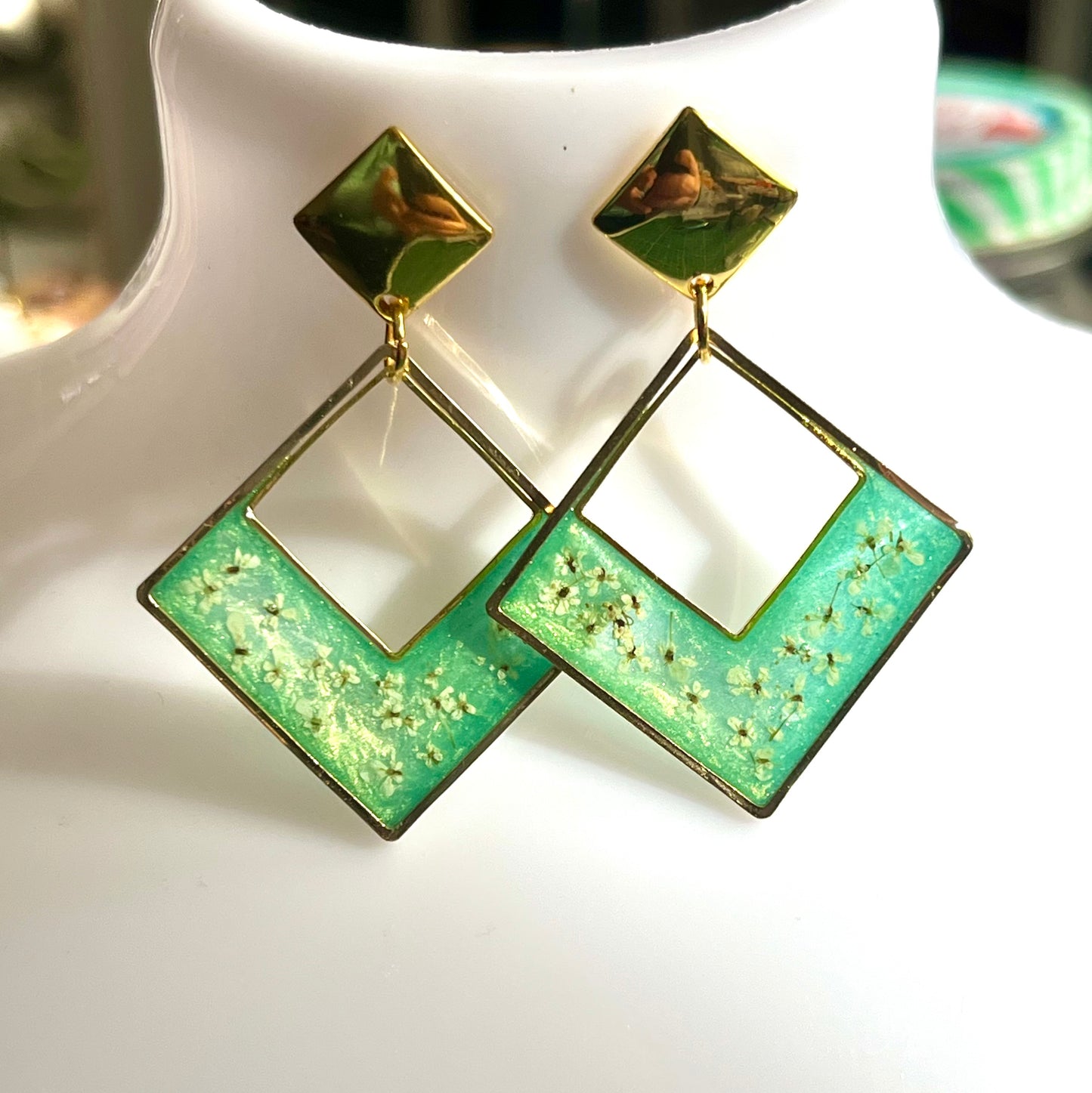 Boucles d’oreilles fleurs carotte sauvage losanges verts