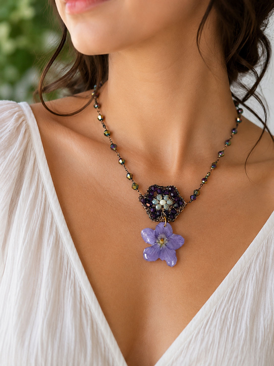 Collier au crochet & fleur naturelle de violette