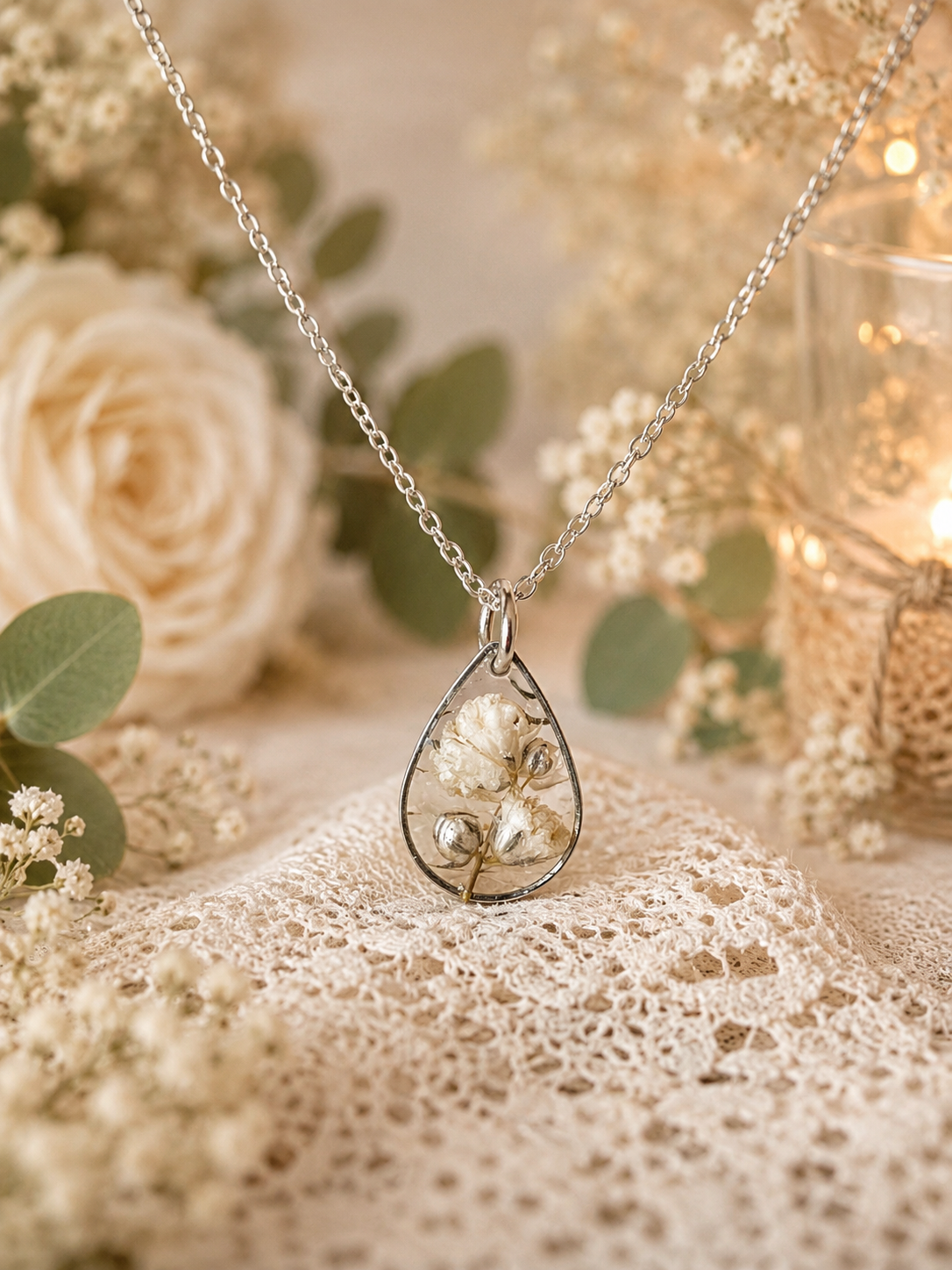 Collier bijou de dos  Gypsophile – Élégance florale et poésie intemporelle