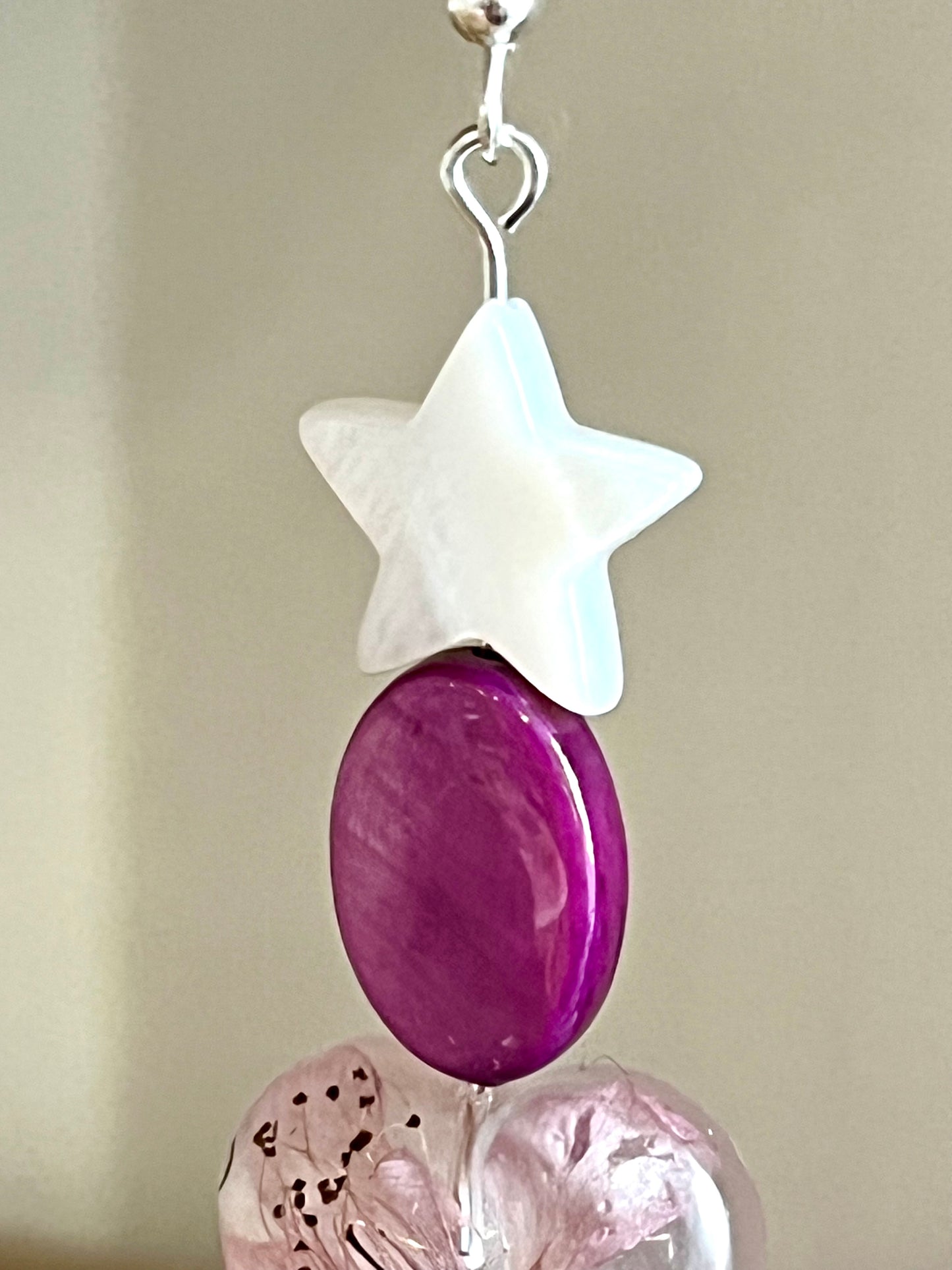 Boucles d’Oreilles Prunus & Nacre – Éclat Floral