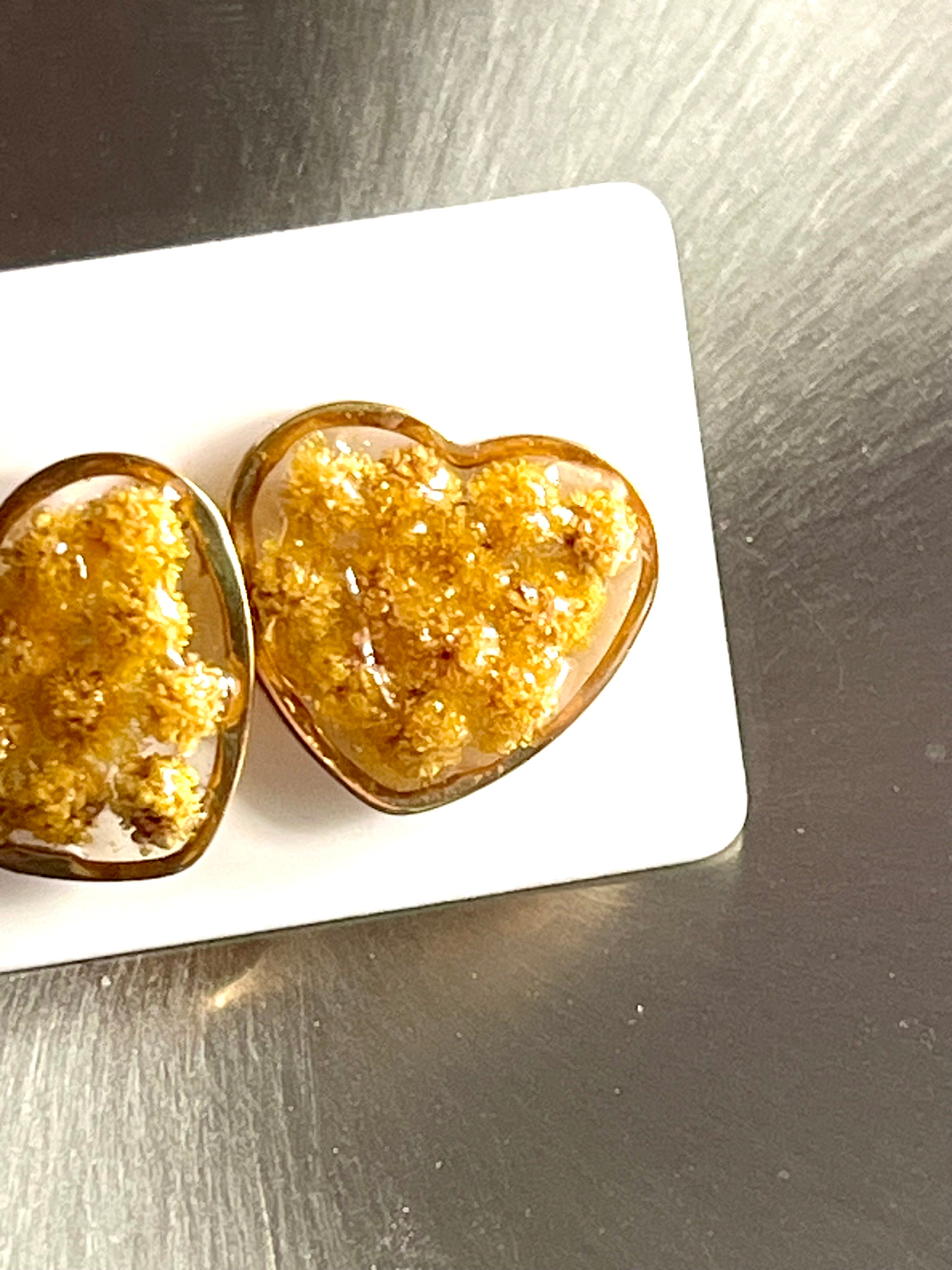Mimosa heart stud earrings