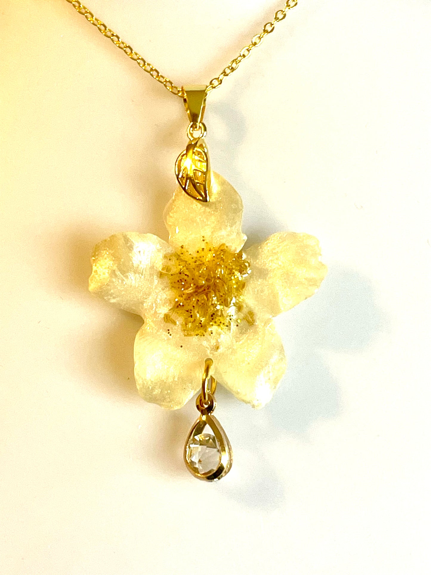 Parure bijoux fleurs de seringat pailletées & zircon