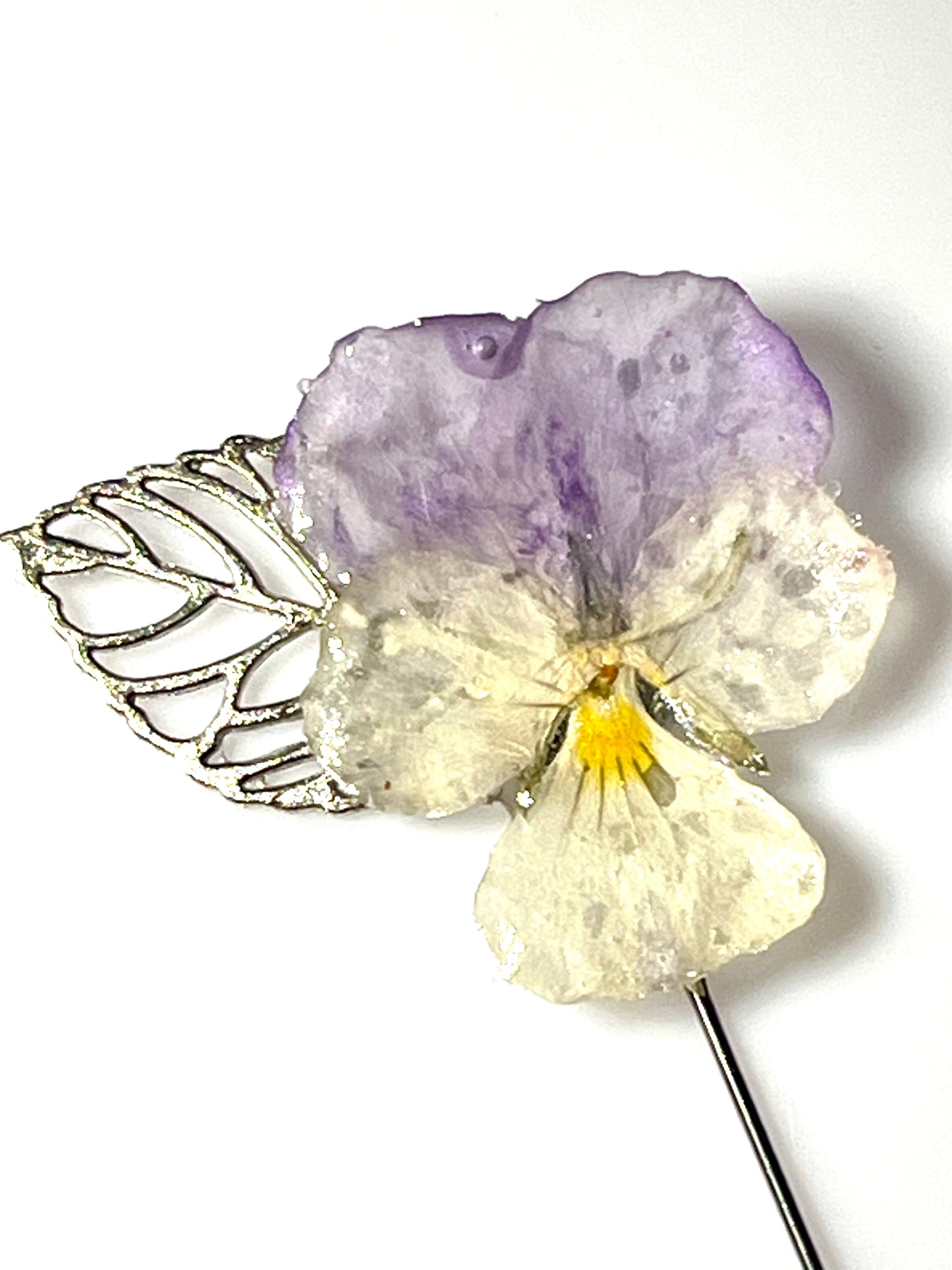 Épingle broche fleur de pensée mauve & blanche