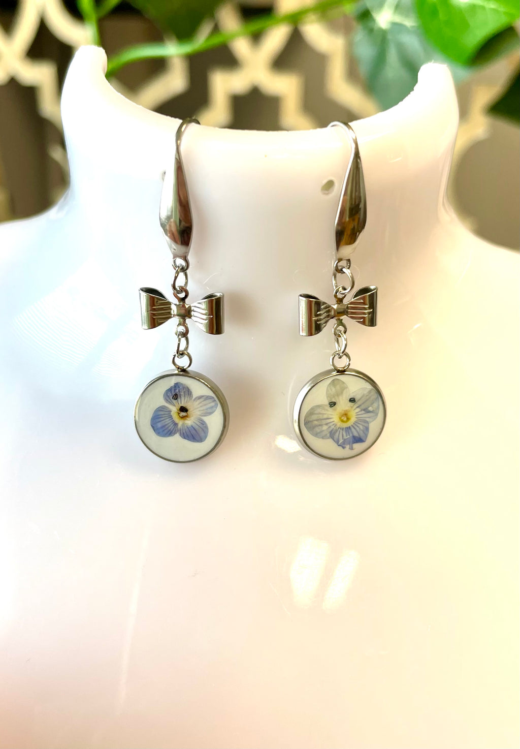 Boucles d’oreilles argentées Véronique de Perse & petits noeuds - Aux fleurs de Chloé Boucles d’oreilles argentées Véronique de Perse & petits noeuds Boucles d’oreilles Boucles d’oreilles