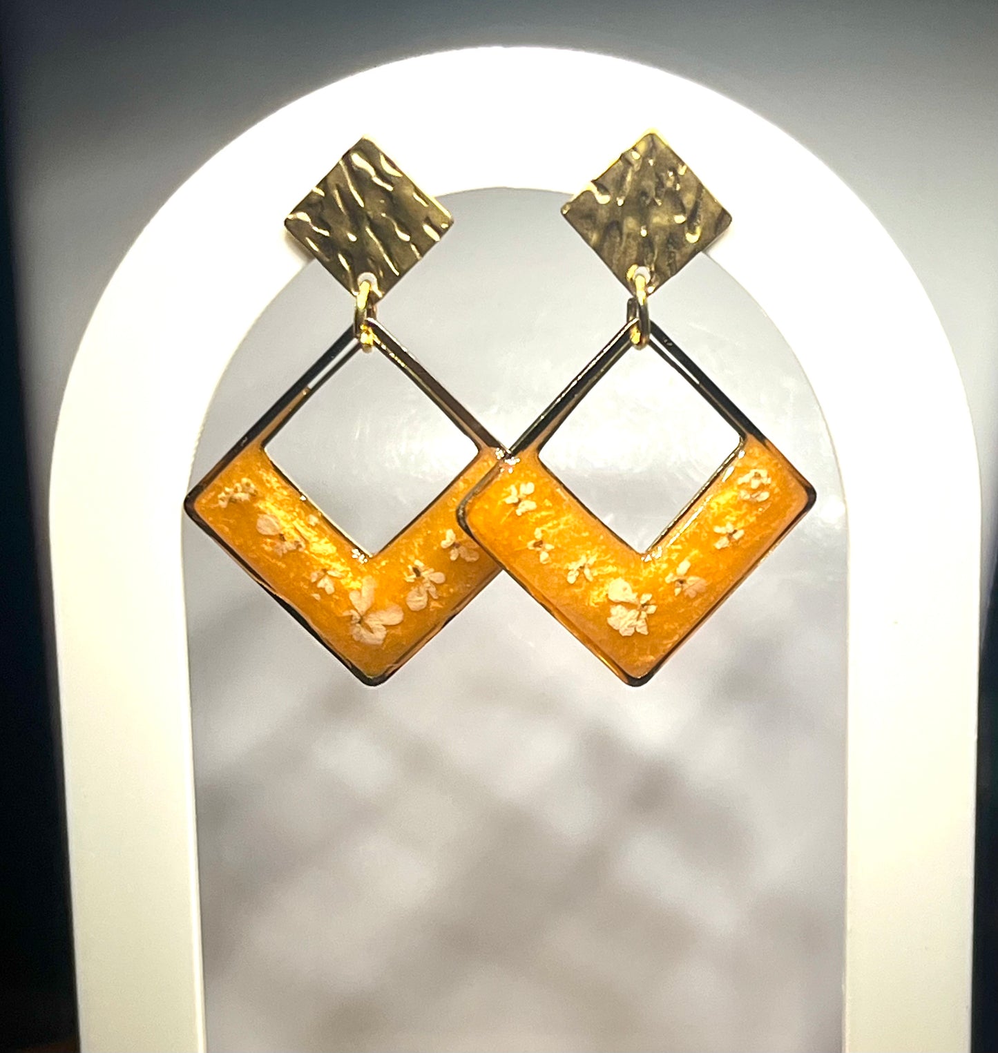 Boucles d’oreilles fleurs carotte sauvage orange nacré