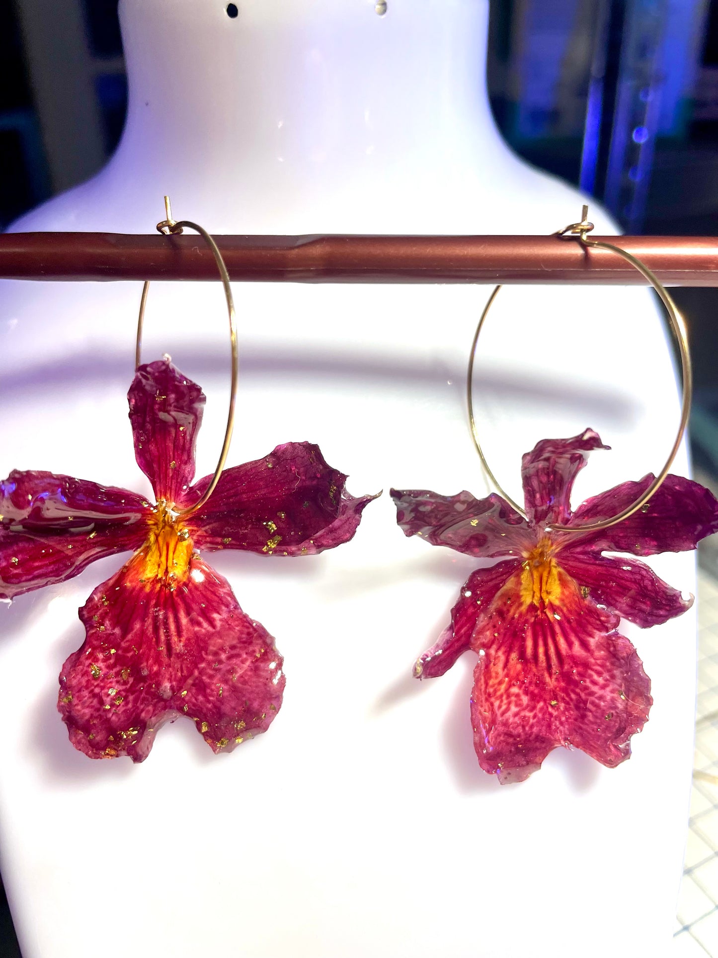 Boucles d’oreilles créoles fleurs orchidée Cattleya