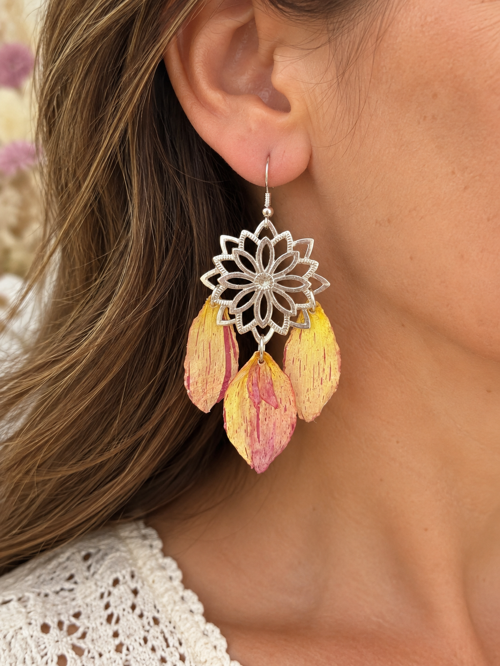 Boucles d’oreilles Fleur de Lumière - pétales de Dahlia