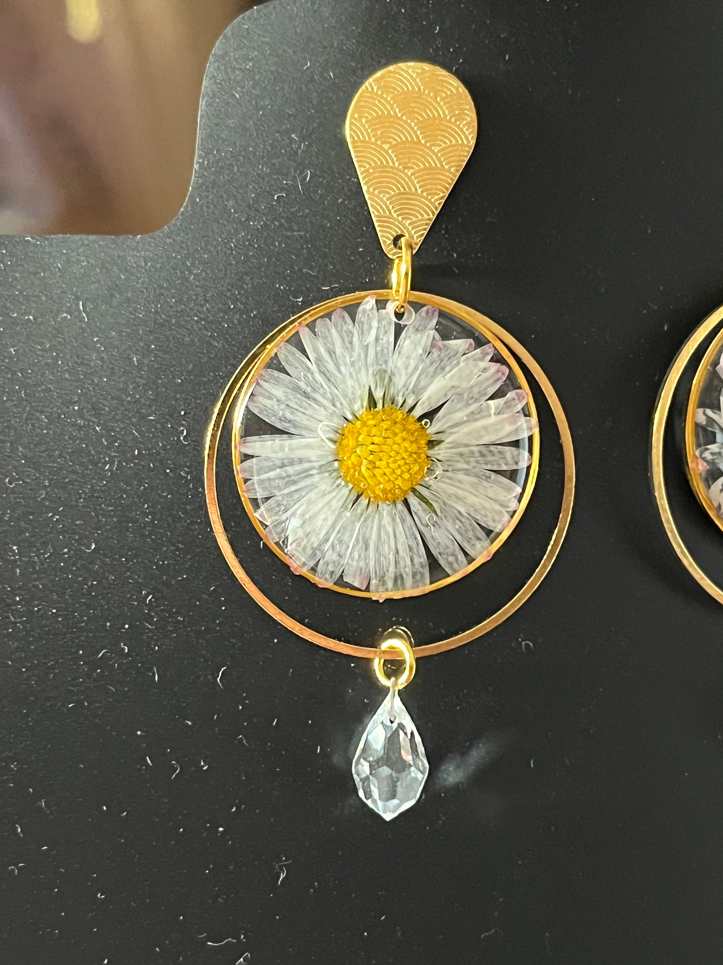 Boucles d’oreilles pâquerettes & gouttes de cristal Preciosa