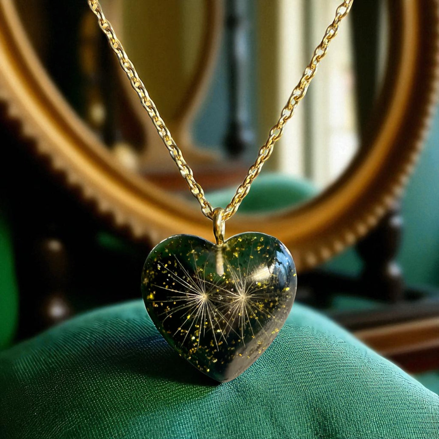 Collier cœur de pissenlit vert foncé