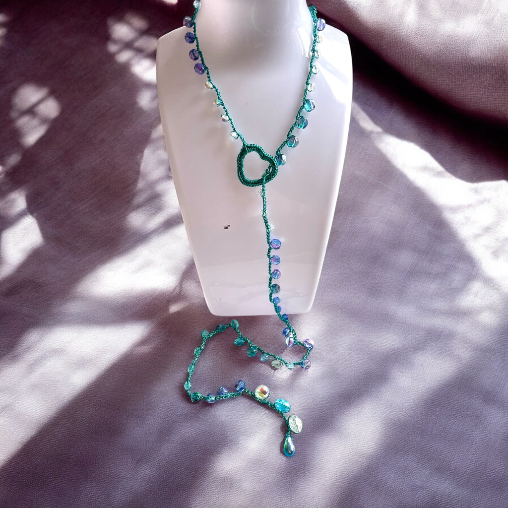 Collier sautoir perles de verre tons bleutés&violet - Aux fleurs de Chloé Collier sautoir perles de verre tons bleutés&violet Collier Collier