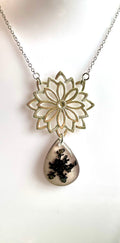 Collier fleur de carotte sauvage noire & fleur de métal - Aux fleurs de Chloé Collier fleur de carotte sauvage noire & fleur de métal Collier Collier