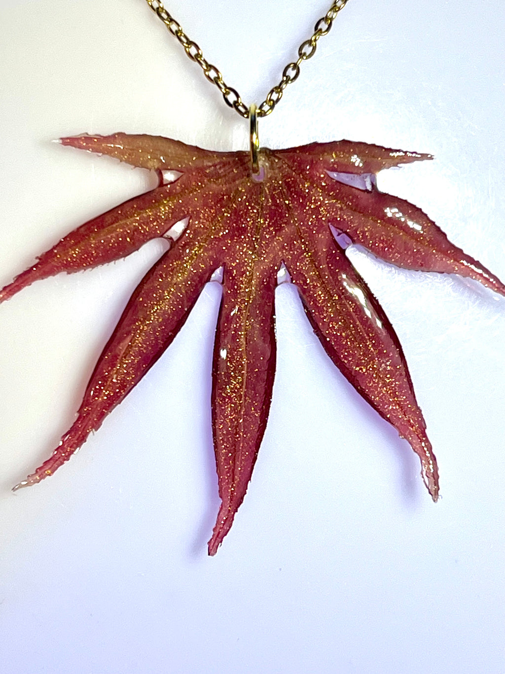 Collier feuille d’érable naturelle – Bijou artisanal d’automne