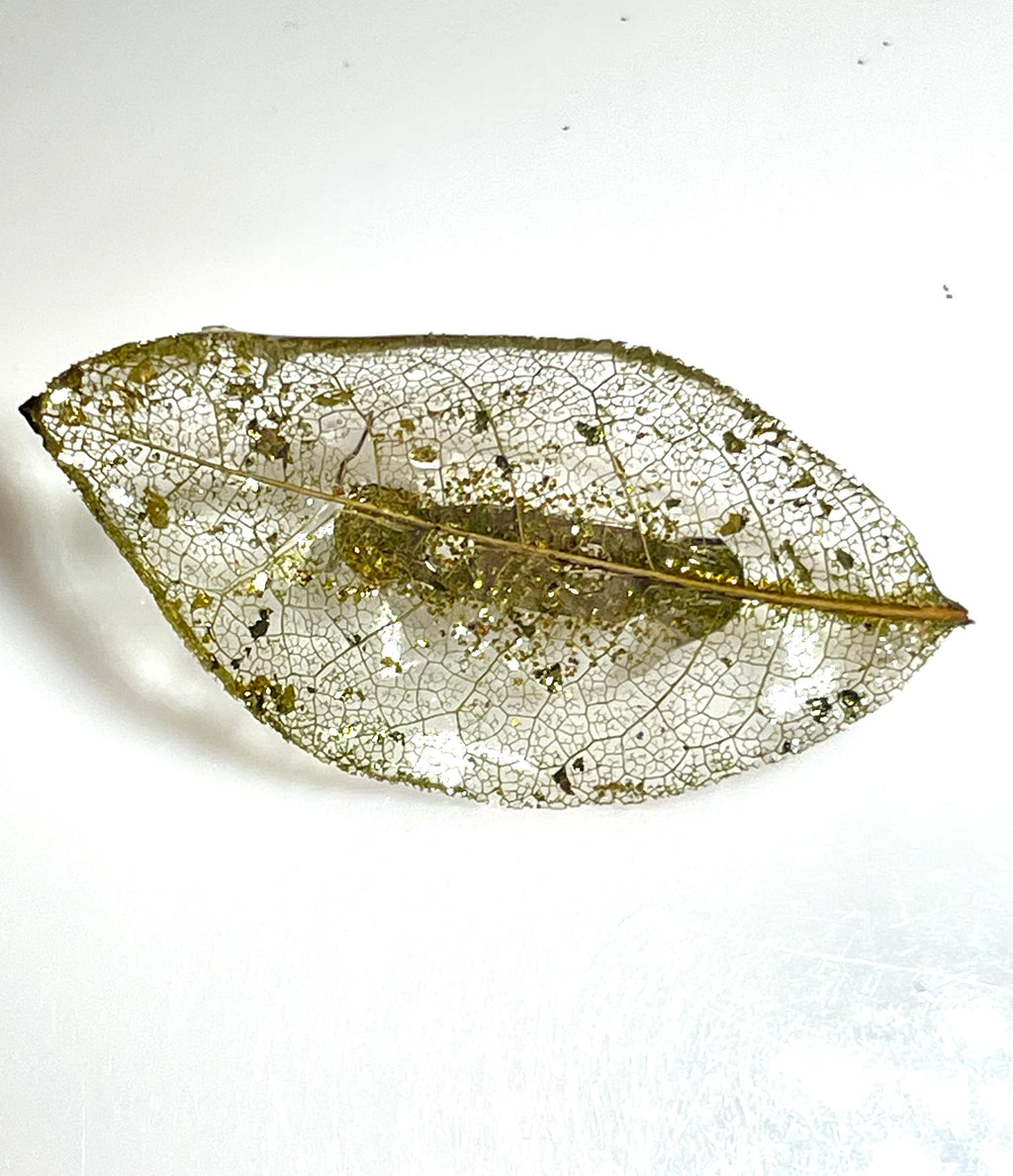 Broche de dentelle végétale de Magnolia - Aux fleurs de Chloé Broche de dentelle végétale de Magnolia Broche Broche