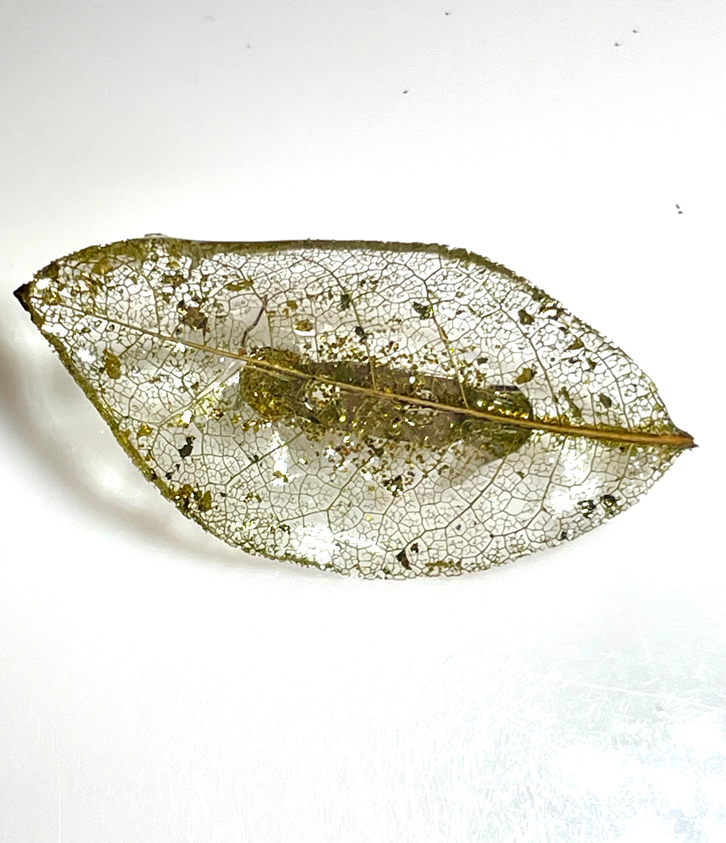 Broche de dentelle végétale de Magnolia - Aux fleurs de Chloé Broche de dentelle végétale de Magnolia Broche Broche
