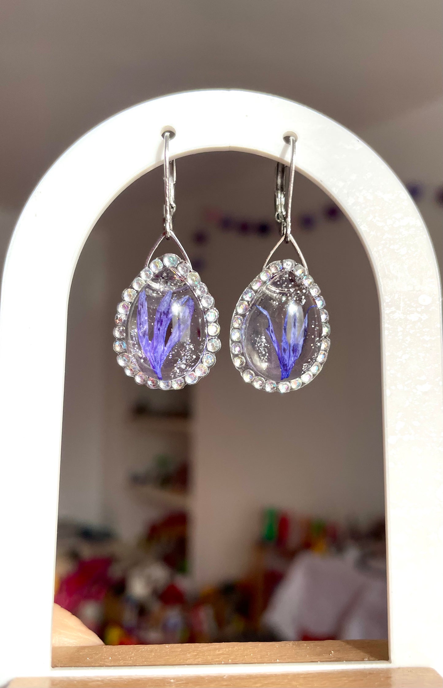 Boucles d’oreilles larmes de Bleuet & strass