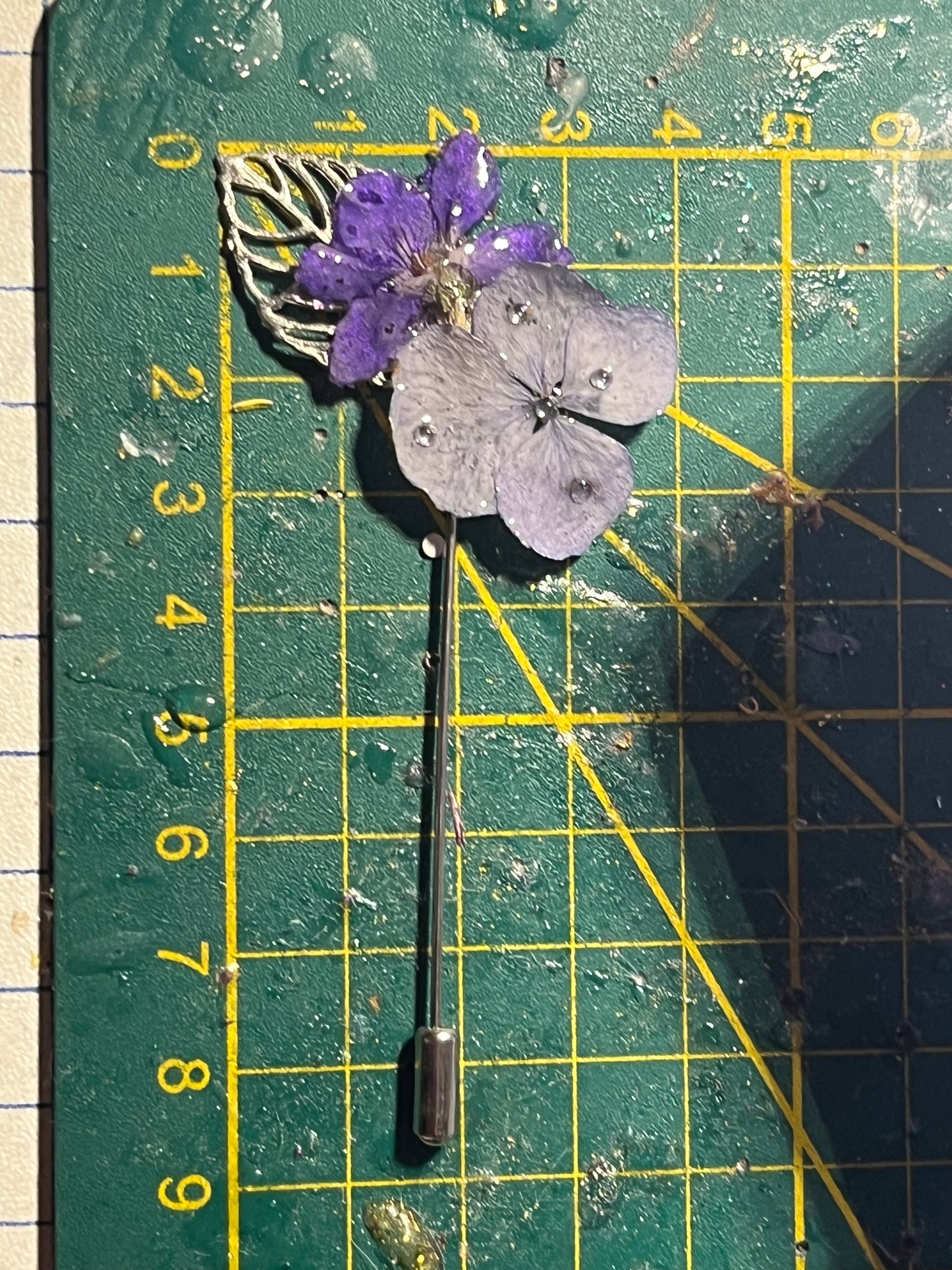 Épingle broche Violette & hortensia