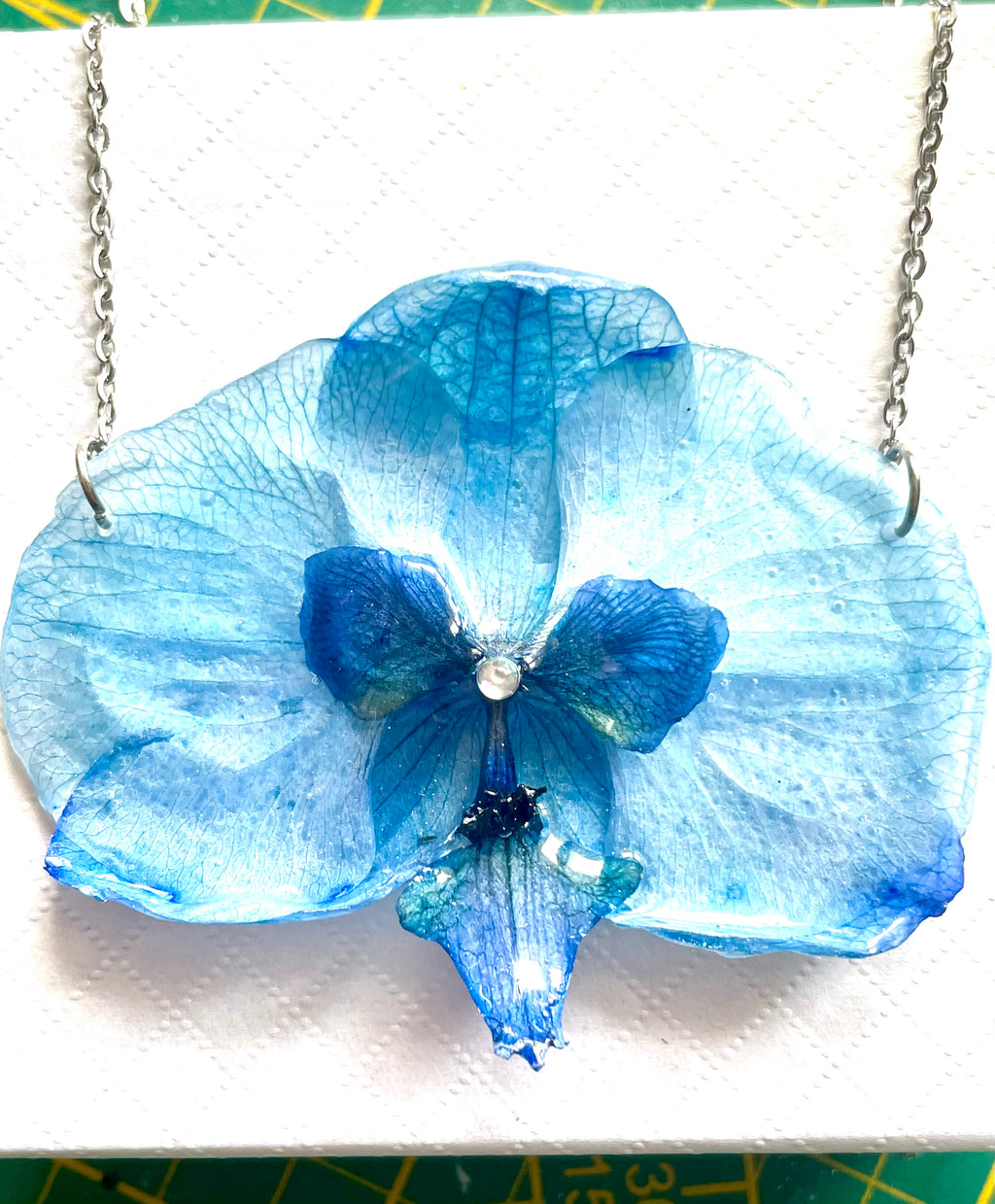 Collier Orchidée  Bleue - Aux fleurs de Chloé Collier Orchidée  Bleue Collier Collier