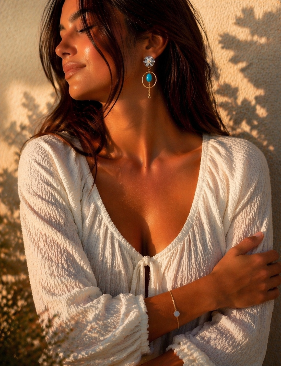 Boucles d’oreilles fleurs de Prunus & nacre bleue