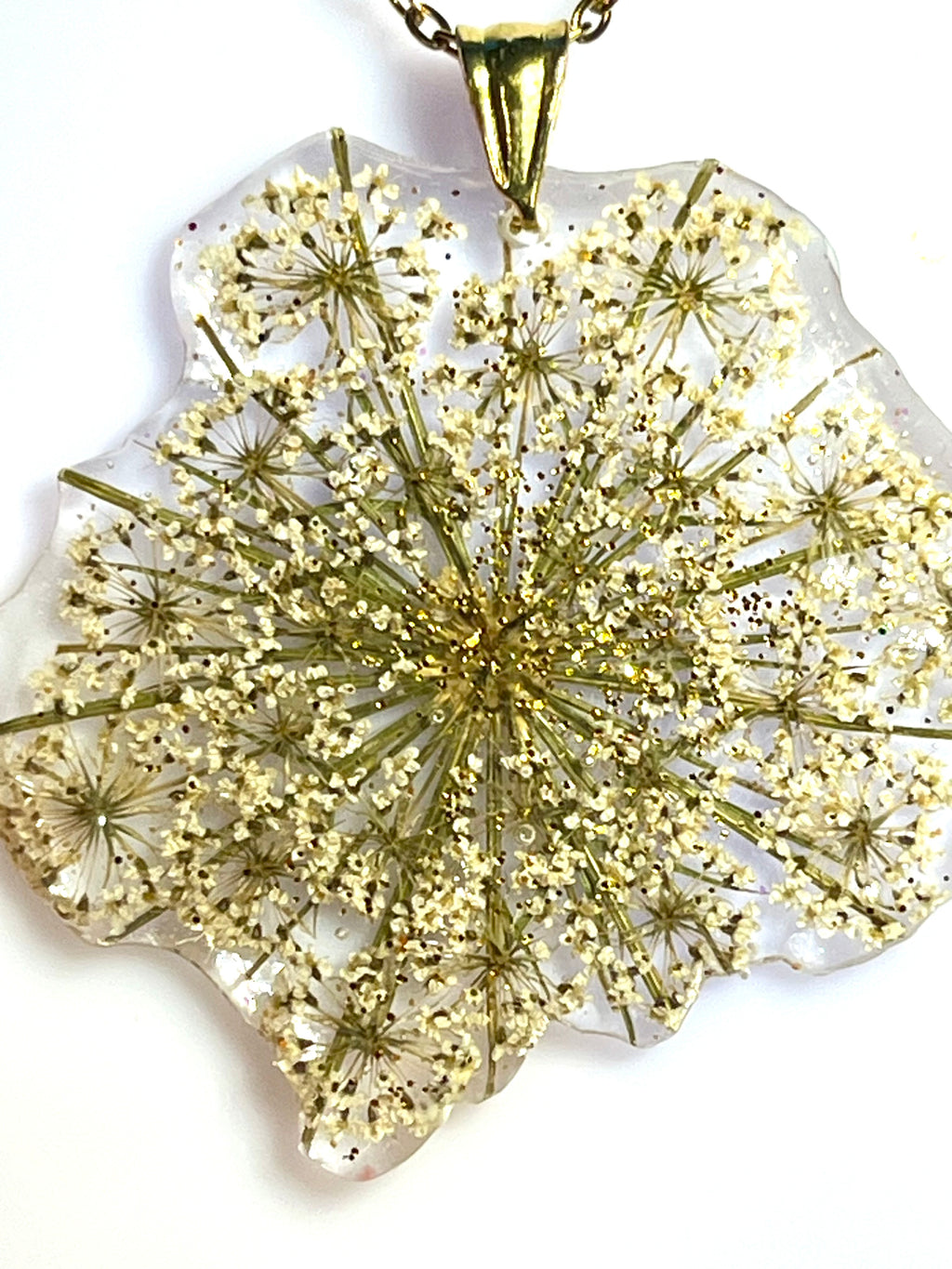 Éclat de dentelle - Collier fleurs de carotte sauvage en résine | Bijou floral