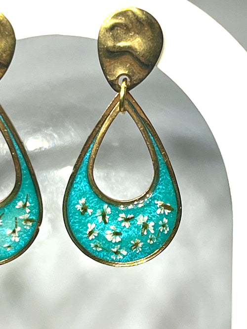 Wild carrot flower earrings, mother-of-pearl blue teardrop