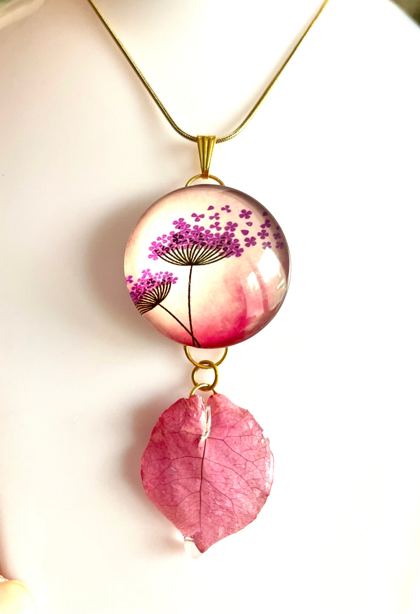 Collier feuille Bougainvillier & cabochon - Aux fleurs de Chloé Collier feuille Bougainvillier & cabochon Collier Collier