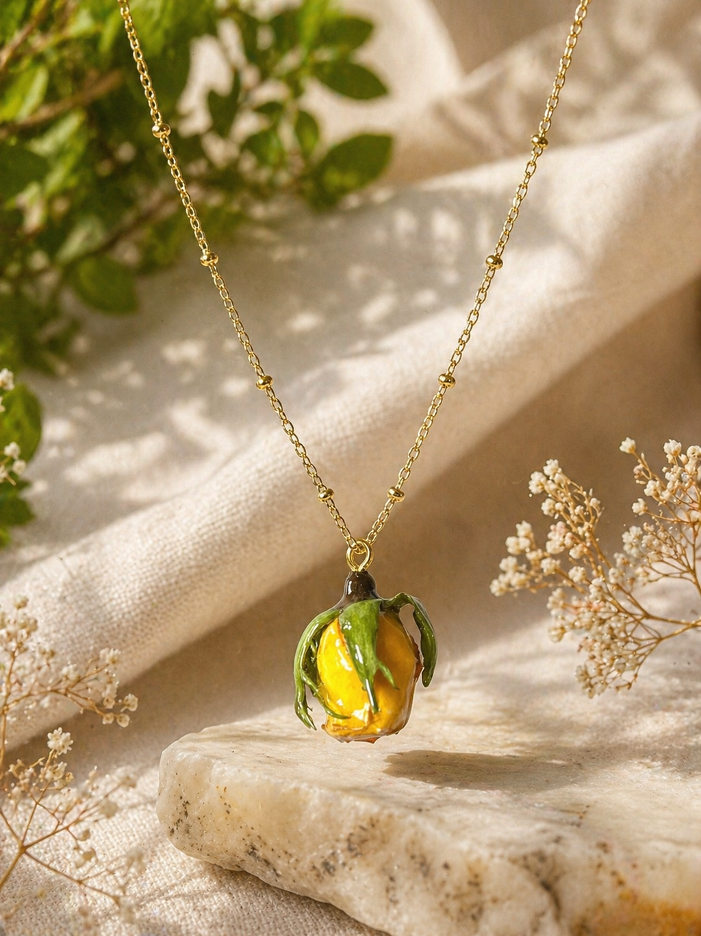 🌹 Collier Bouton de Rose Naturel – Bijou Floral en Résine