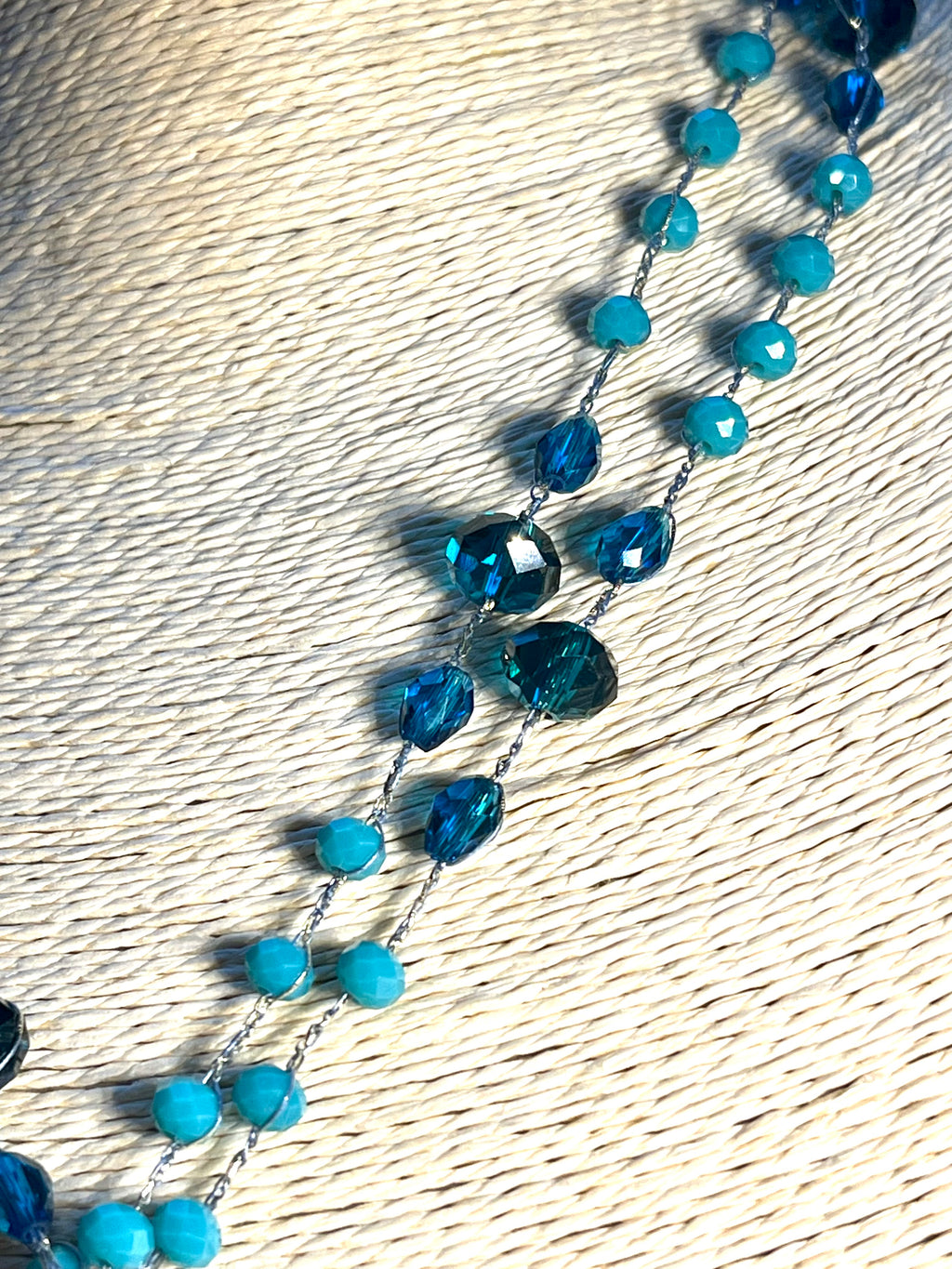 Collier Orchidée Bleue – Bijou floral artisanal