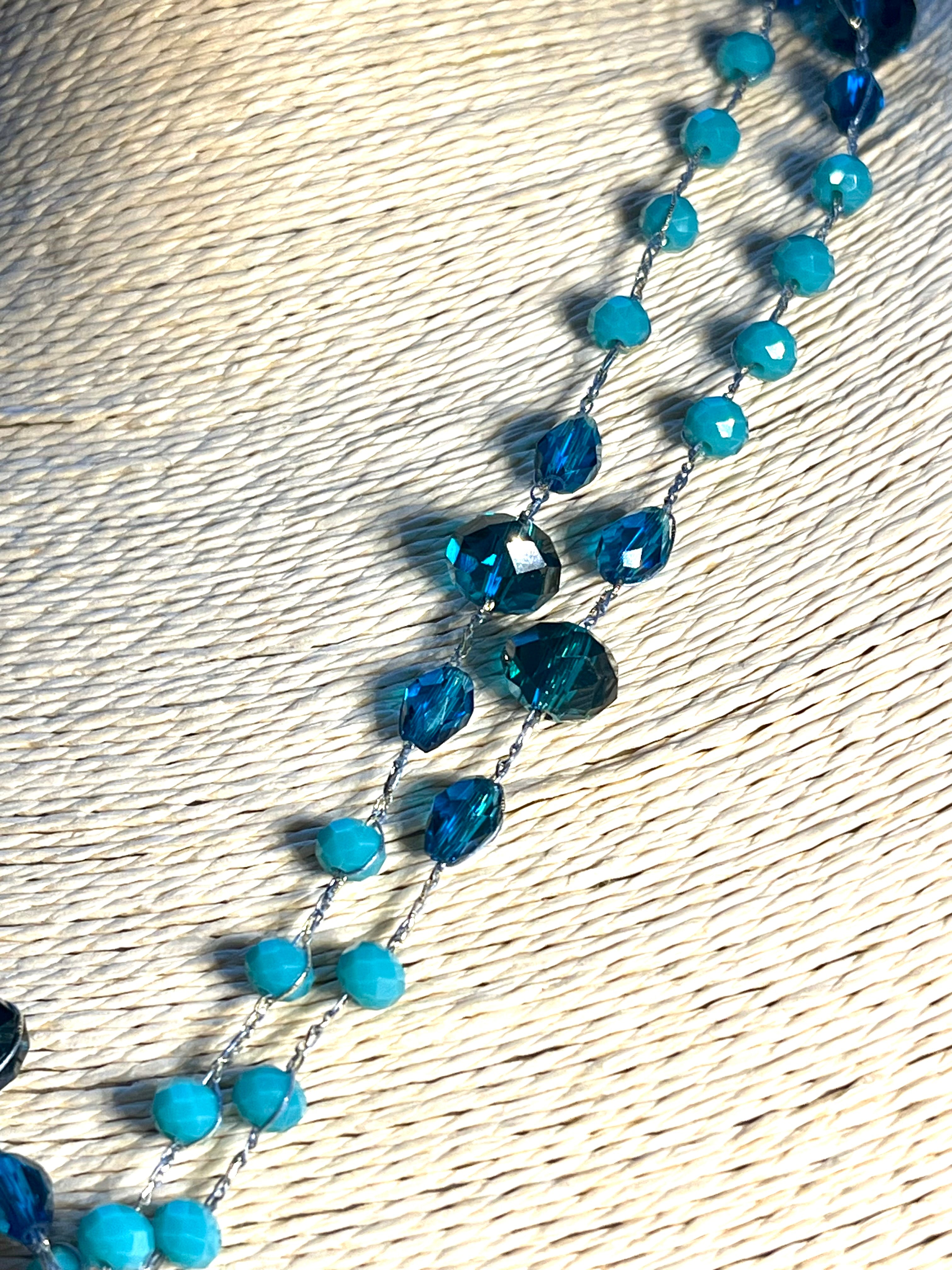 Collier Orchidée Bleue – Bijou floral artisanal