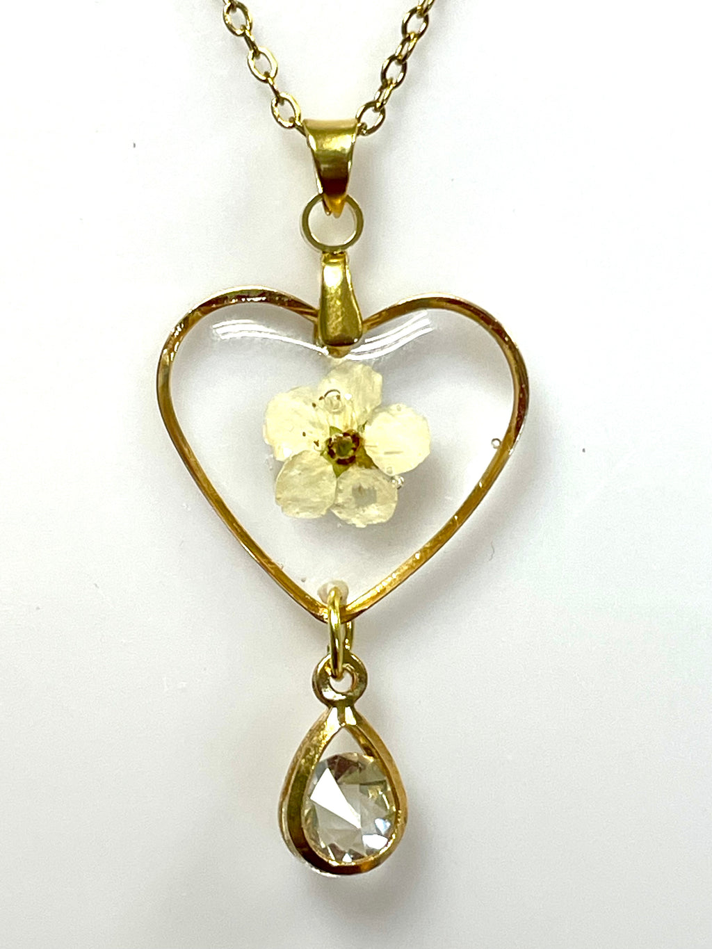 Collier cœur de fleur de spirée - Aux fleurs de Chloé Collier cœur de fleur de spirée Collier Collier