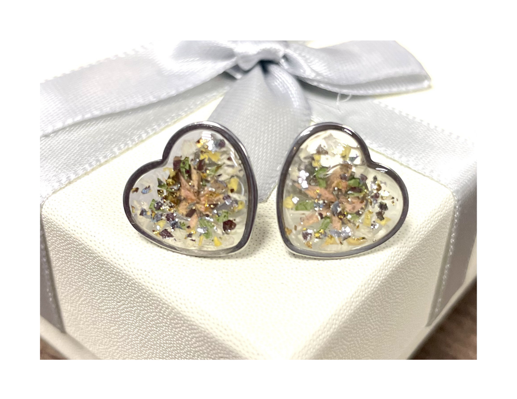 Bijoux avec fleurs bouquet de mariée