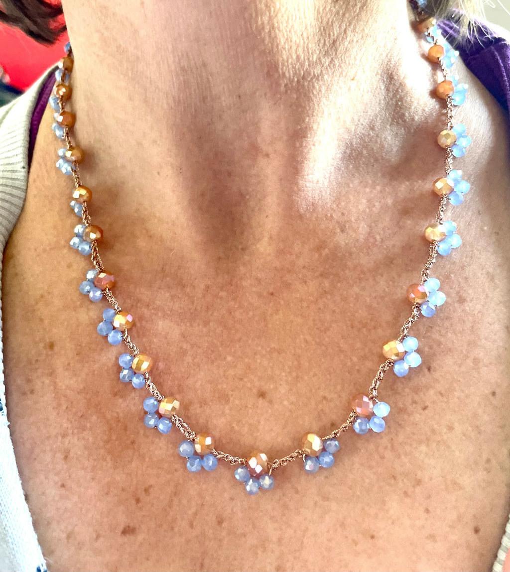 Collier de perles de verre tchèque demies fleurs - Aux fleurs de Chloé Collier de perles de verre tchèque demies fleurs Collier Collier
