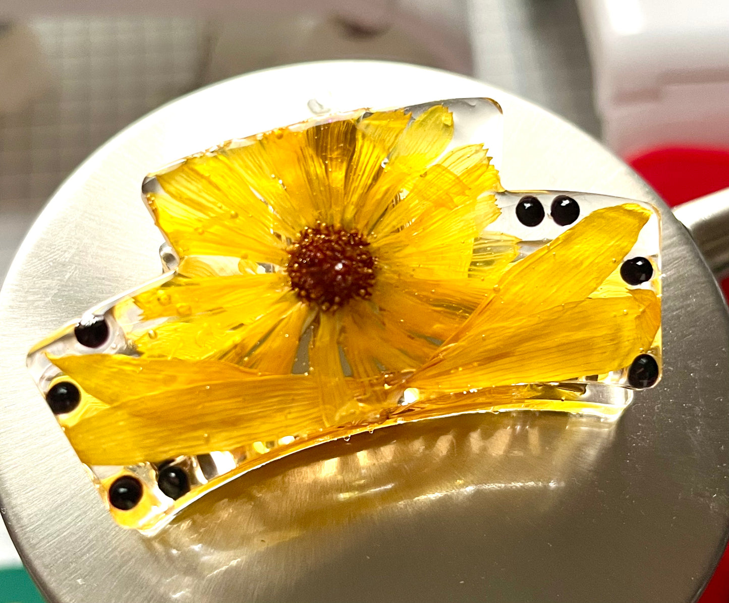 Pince à cheveux fleurs naturelles jaunes en résine artisanale