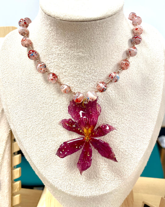 Collier Orchidée Cambria &perles - Aux fleurs de Chloé Collier Orchidée Cambria &perles Collier Collier