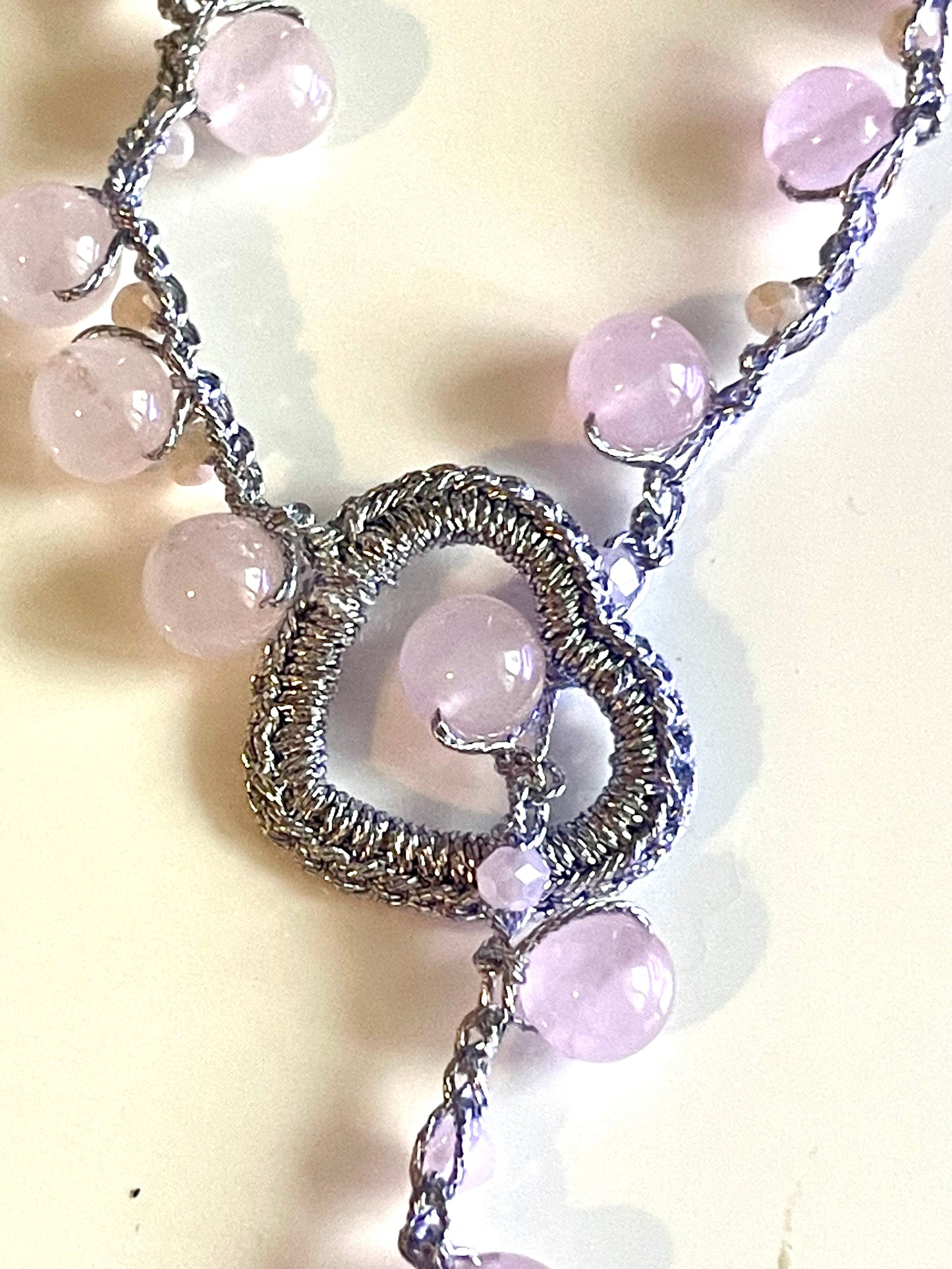 Collier perles naturelles quartz rose & pendentif primevère