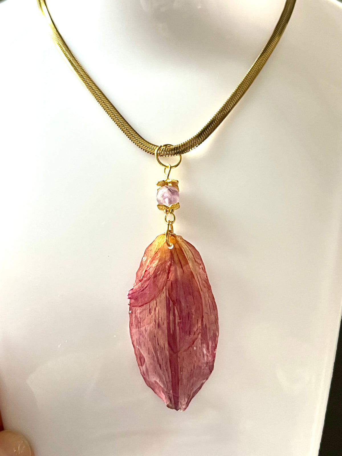 Collier Dahlia avec pétale naturel et améthyste