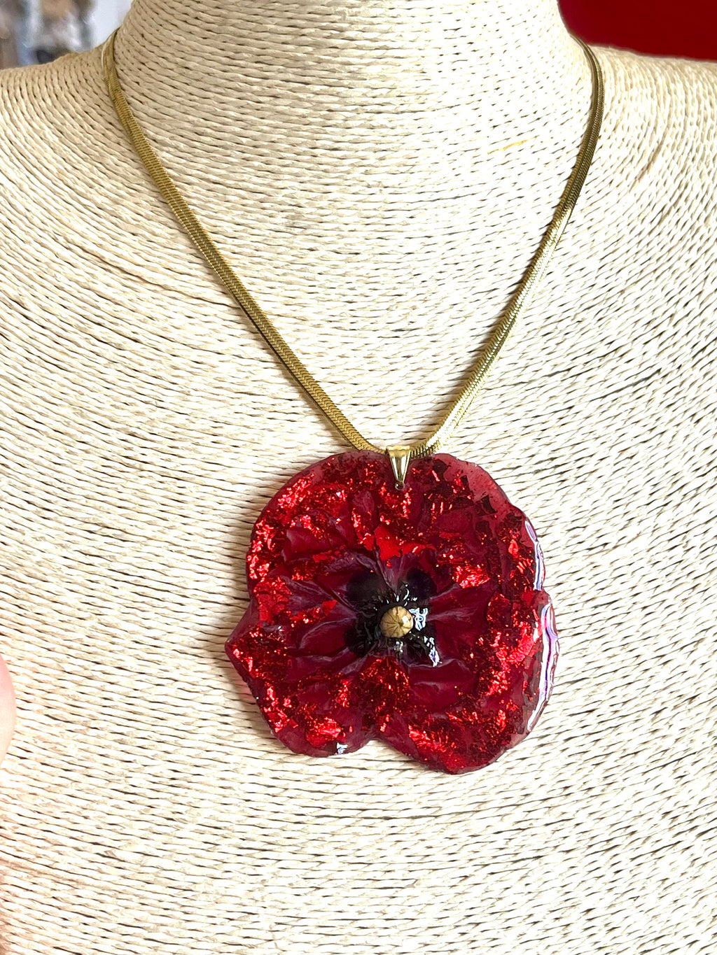 Éclat de Coquelicot – Collier en Fleur Naturelle Éternisée