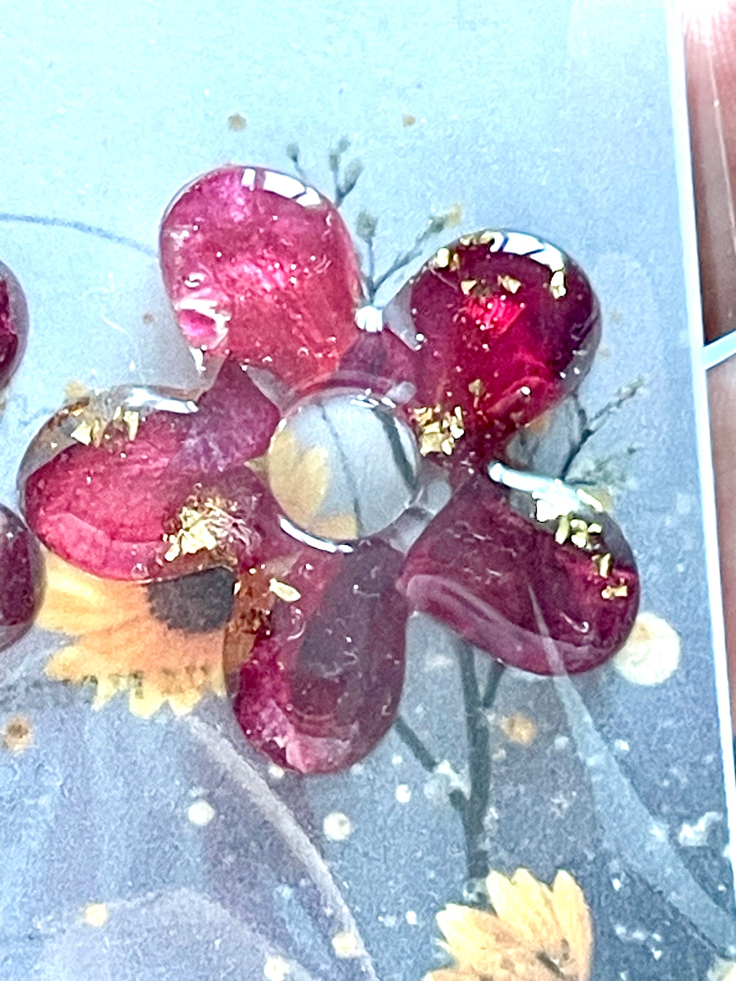 Boucles d’oreilles Fleurs en pétales dé géranium - Aux fleurs de Chloé Boucles d’oreilles Fleurs en pétales dé géranium Boucles d’oreilles Boucles d’oreilles