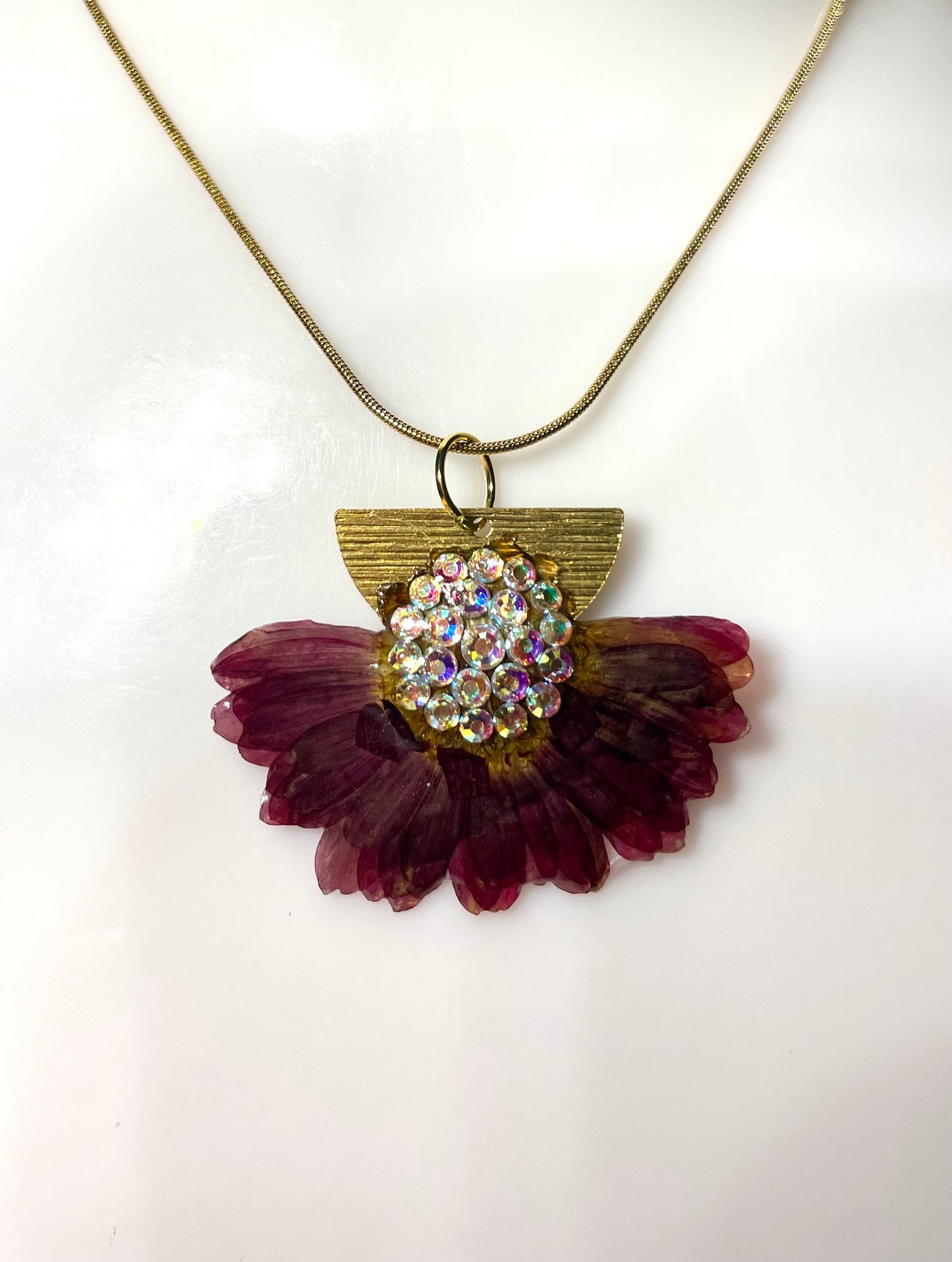 Collier Chrysanthème demie fleur «plumes» - Aux fleurs de Chloé Collier Chrysanthème demie fleur «plumes» Collier Collier