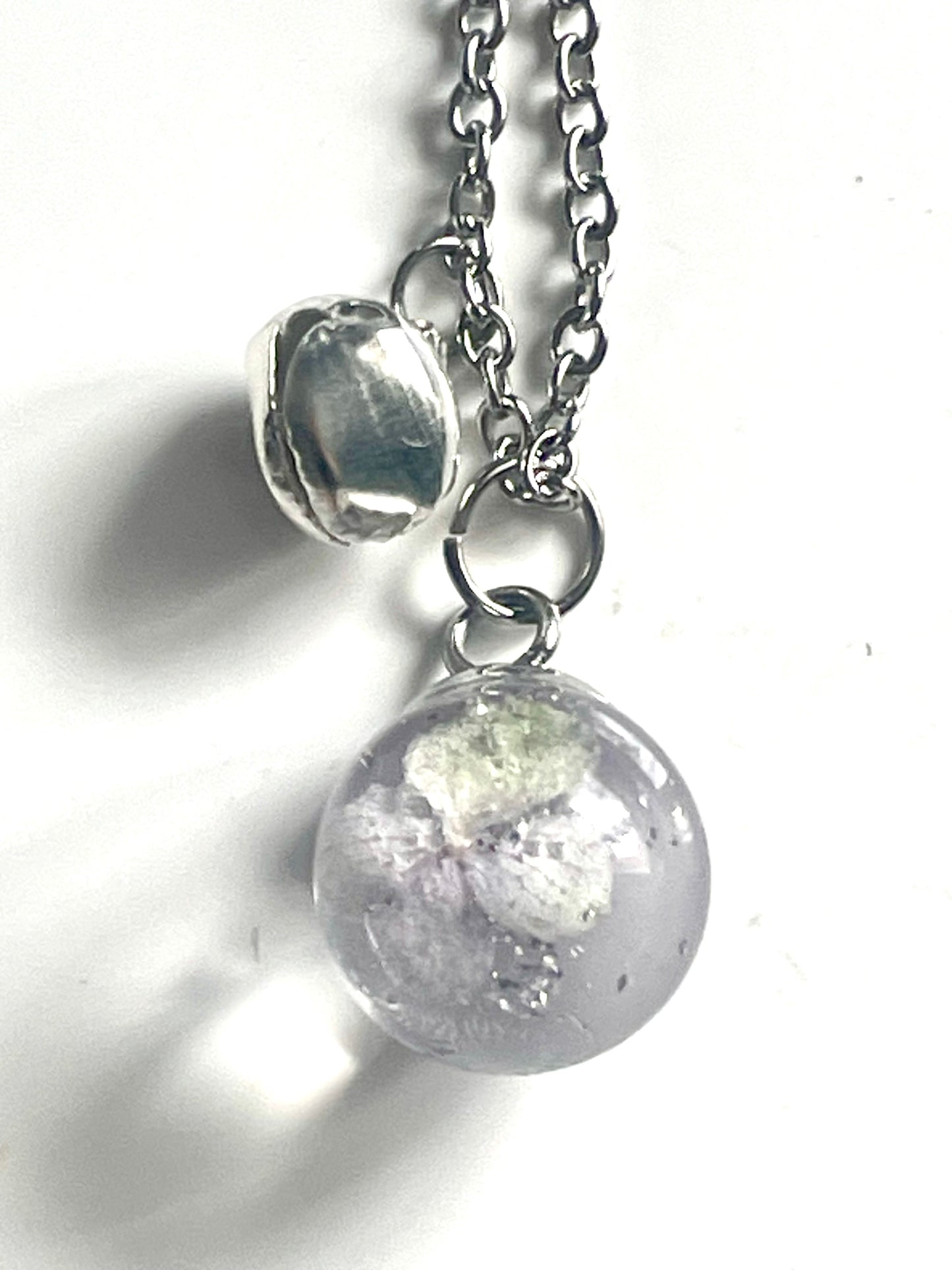 Collier femme enceinte boule hortensia
