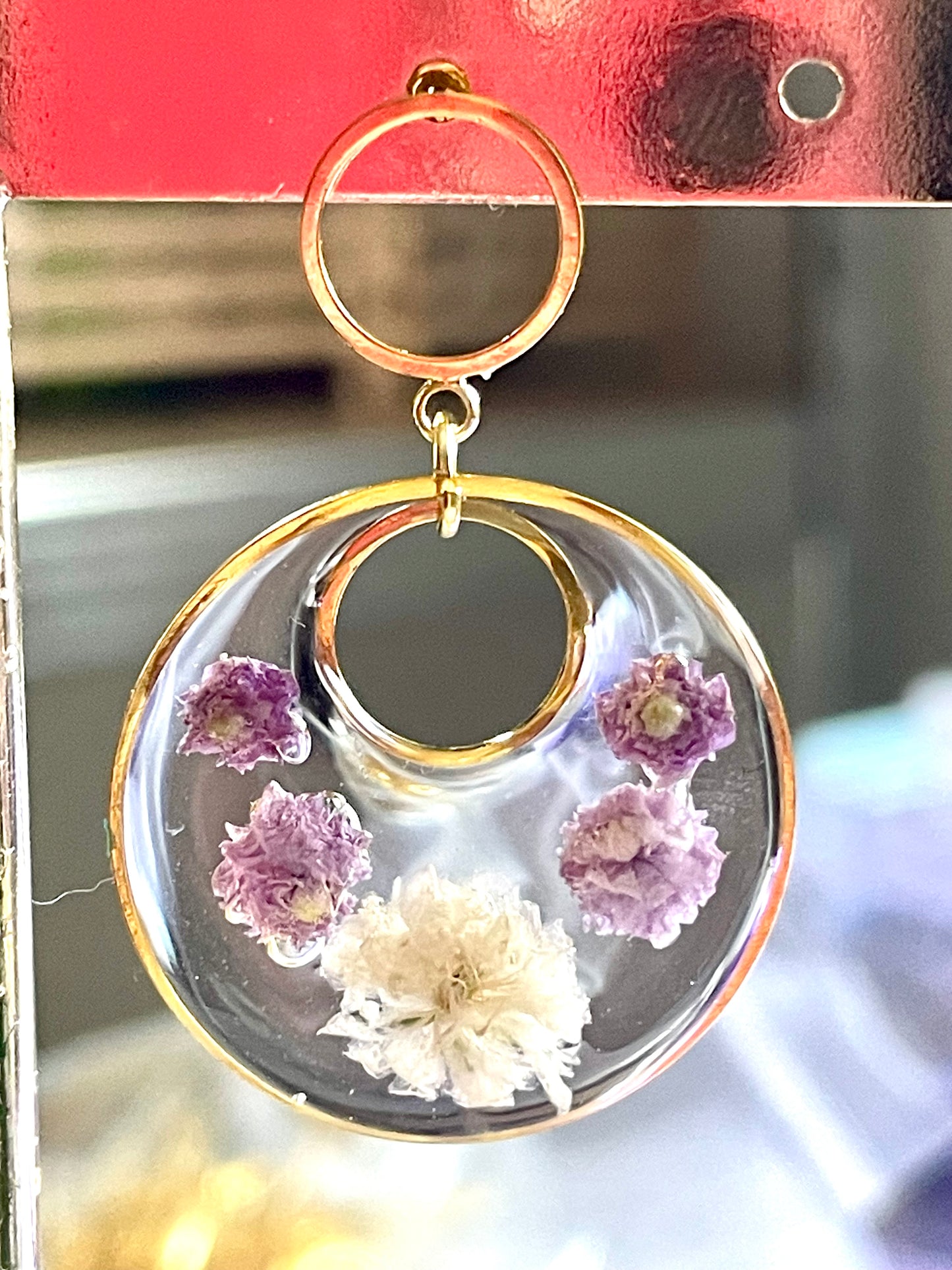 Boucles d’oreilles créoles gypsophile & pigamon