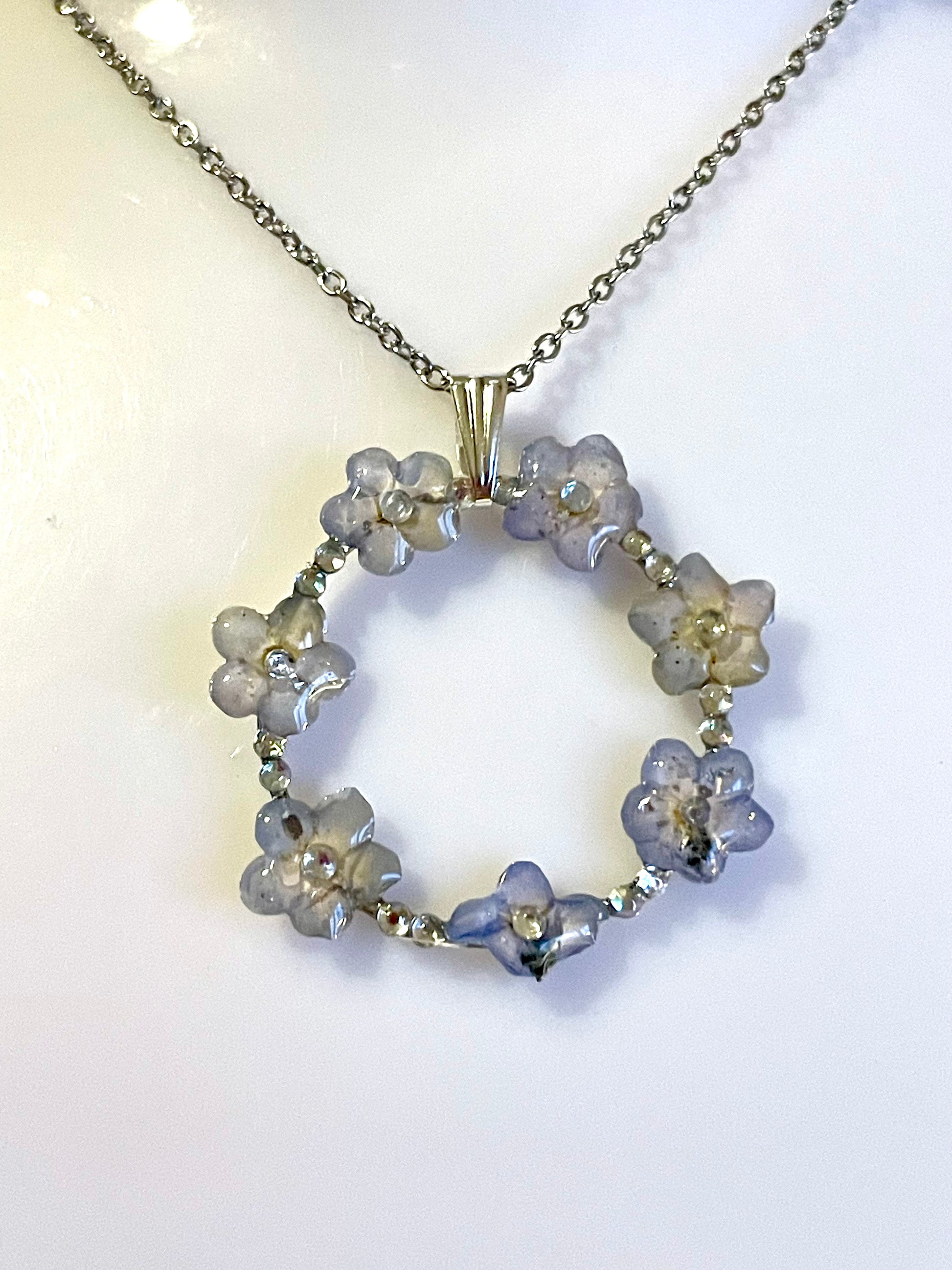 Collier Couronne de Myosotis - Aux fleurs de Chloé Collier Couronne de Myosotis Collier Collier