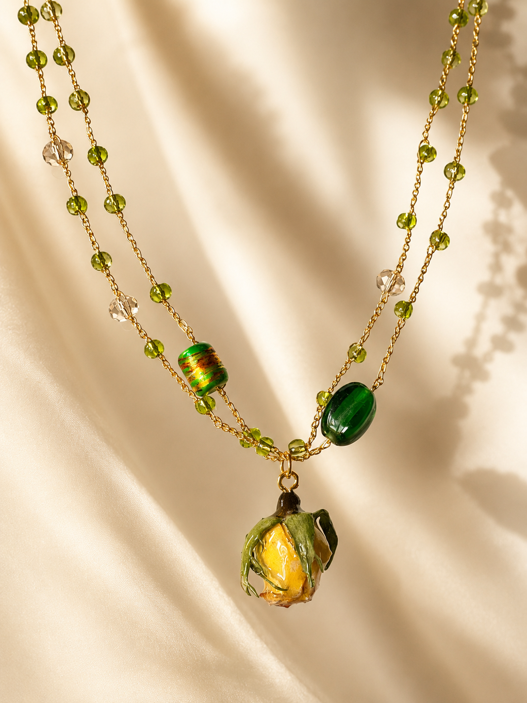 🌹 Natural Rosebud Necklace – Floral Resin Jewelry