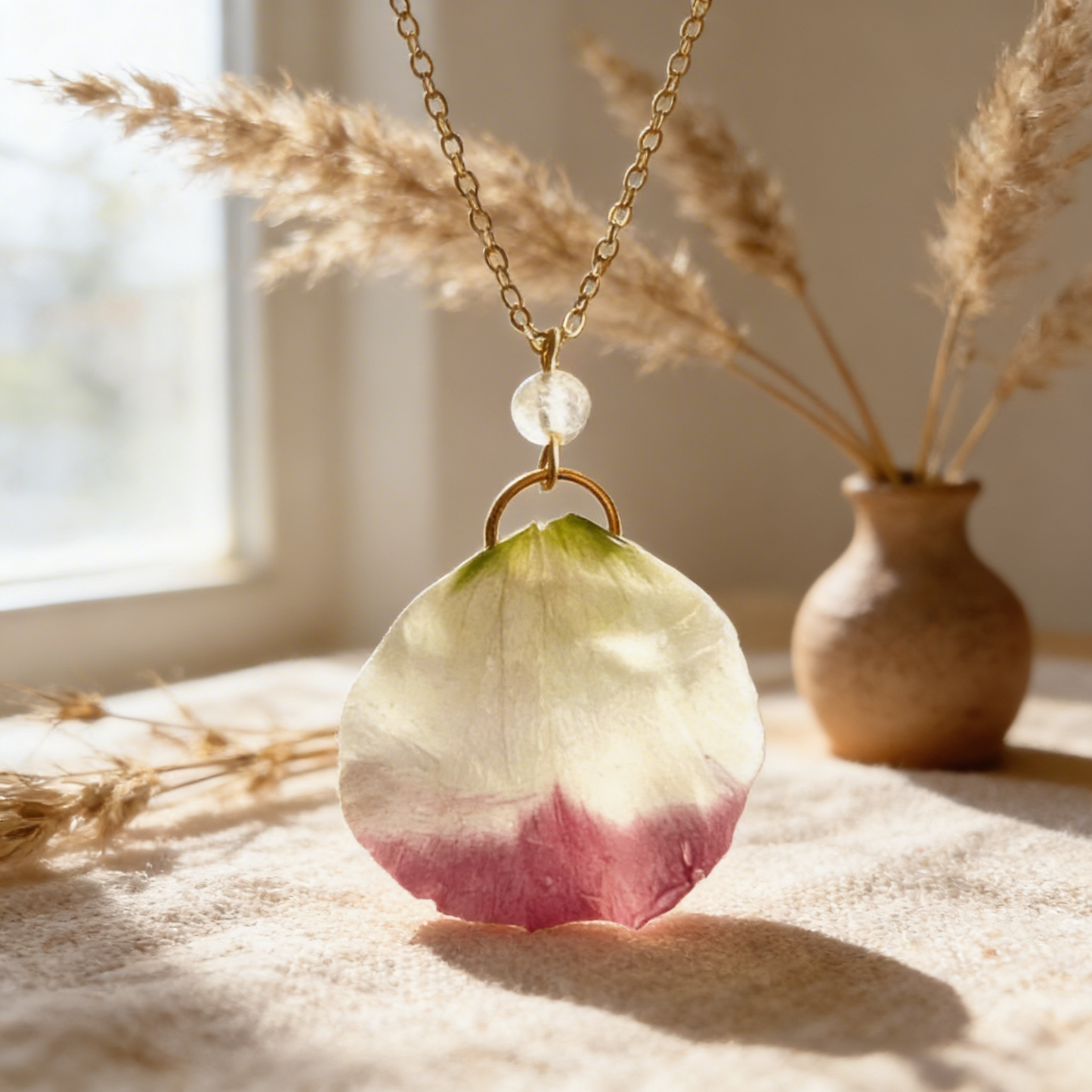 Collier pétale de Lisianthus & perle de citrine