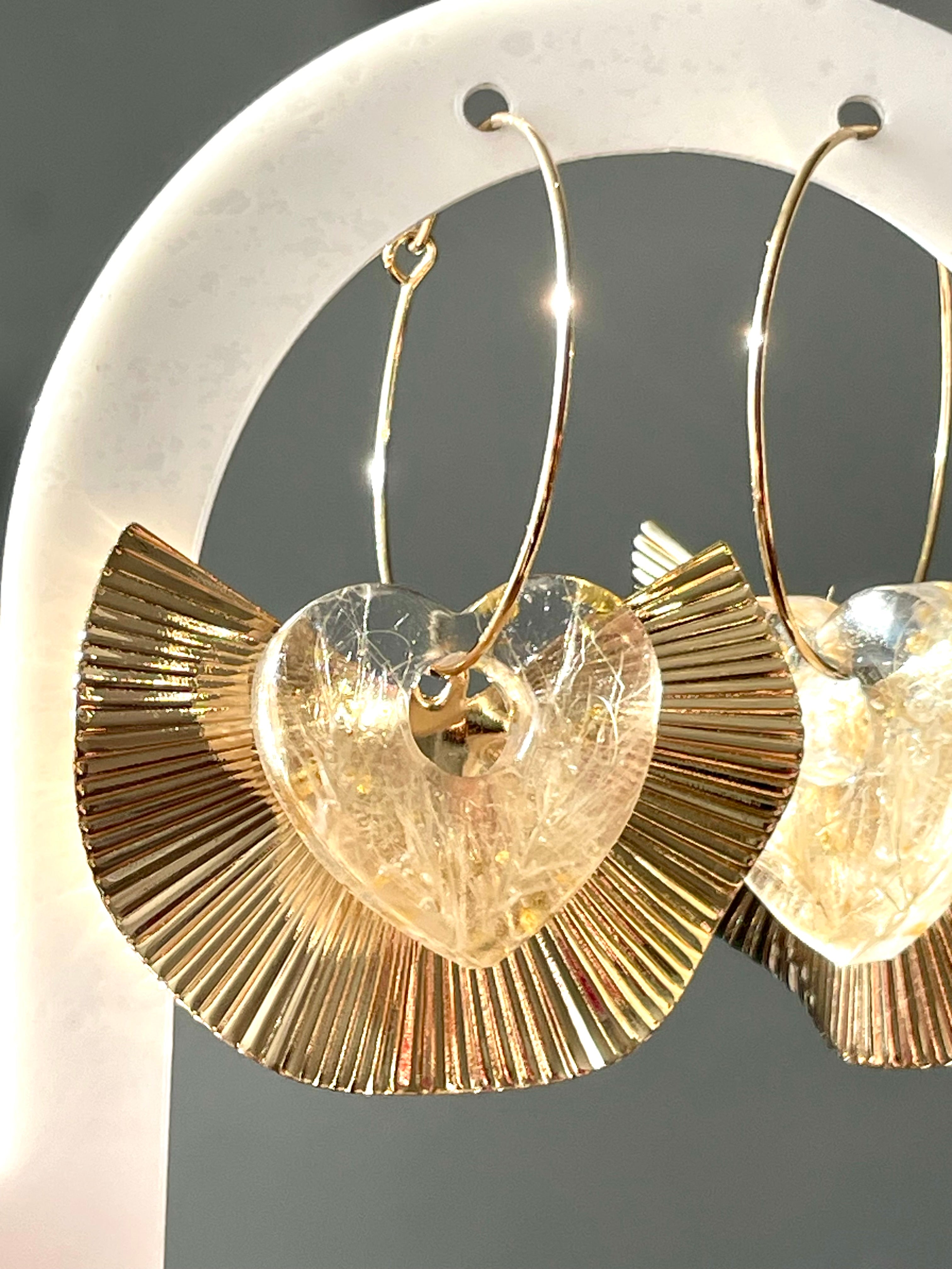 Boucles d’oreilles dorées cœurs de pampa - Aux fleurs de Chloé Boucles d’oreilles dorées cœurs de pampa Boucles d’oreilles Boucles d’oreilles