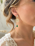 Boucles d’oreilles fleurs de carotte sauvage & goutte émeraude – Fleurs naturelles en résine