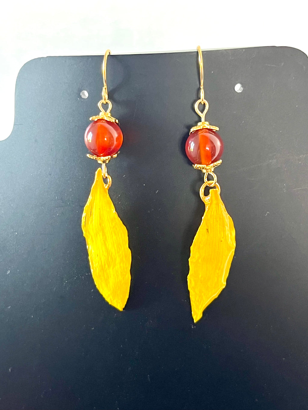 Ohrringe Sonnenblume & Karneol – Handgefertigter floraler Schmuck